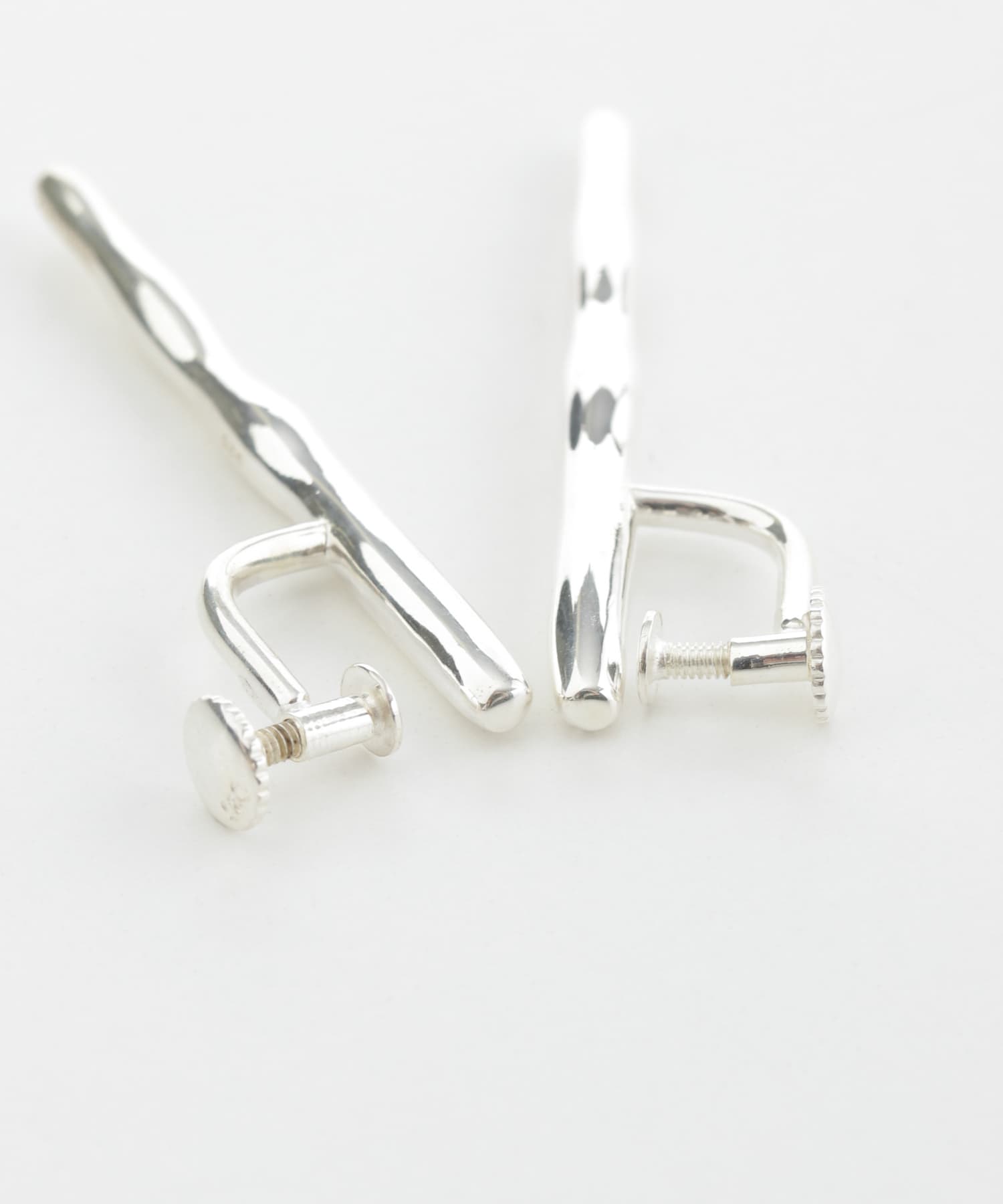 SMELLY so’　long bar earring SLV -