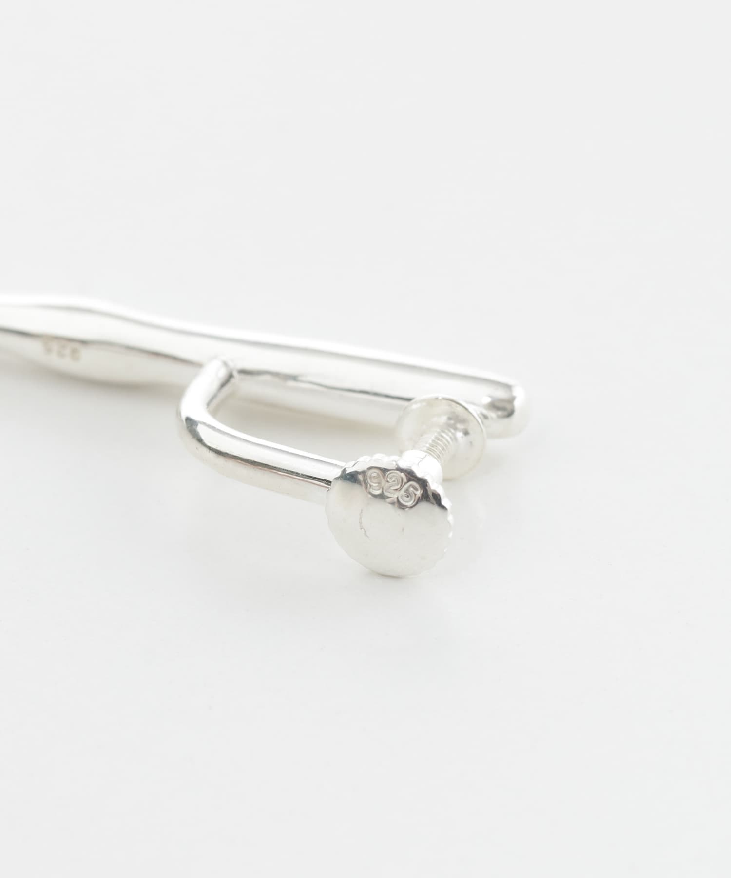 SMELLY so’　long bar earring SLV -