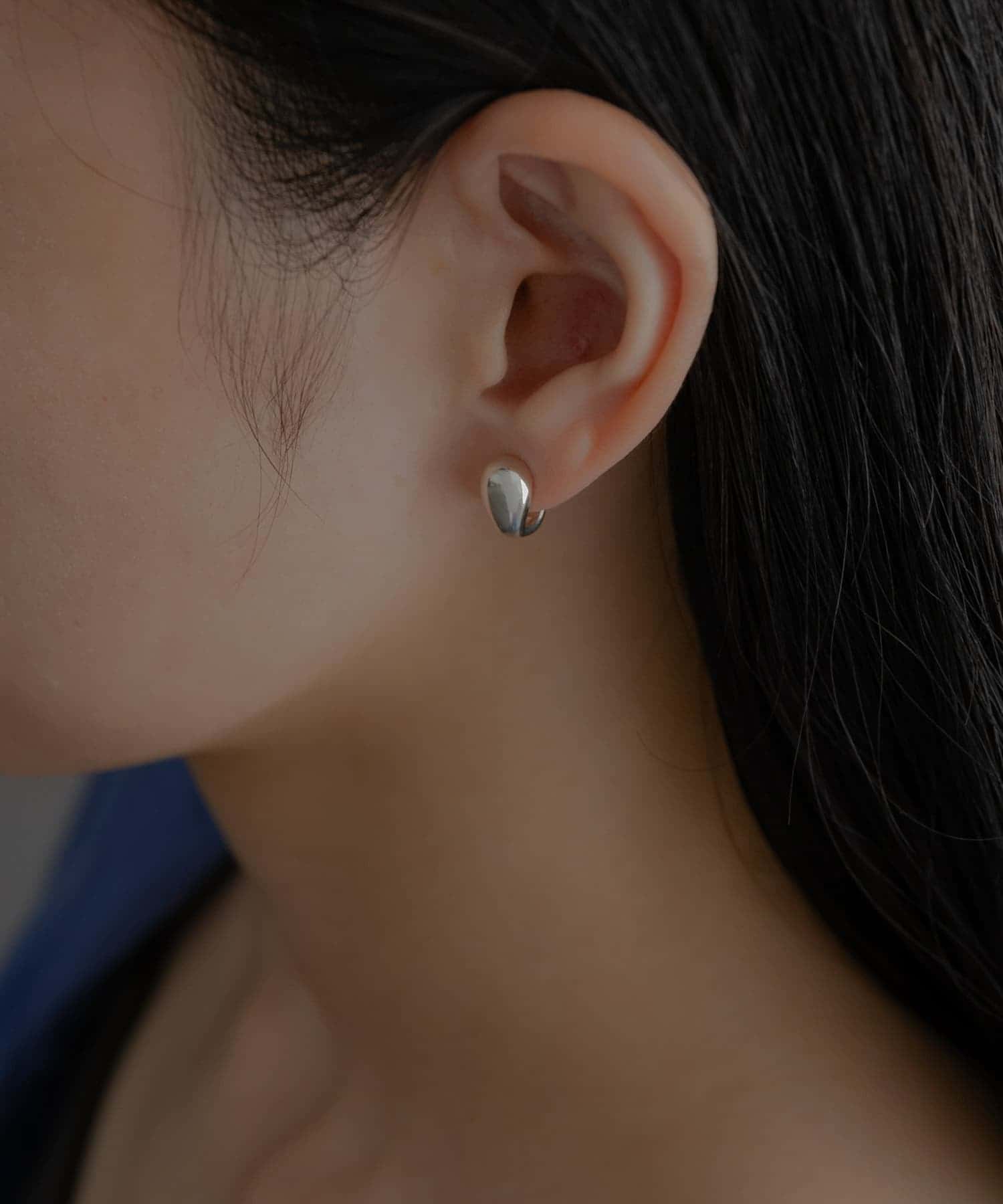 SMELLY so’　tiny earring SLV -