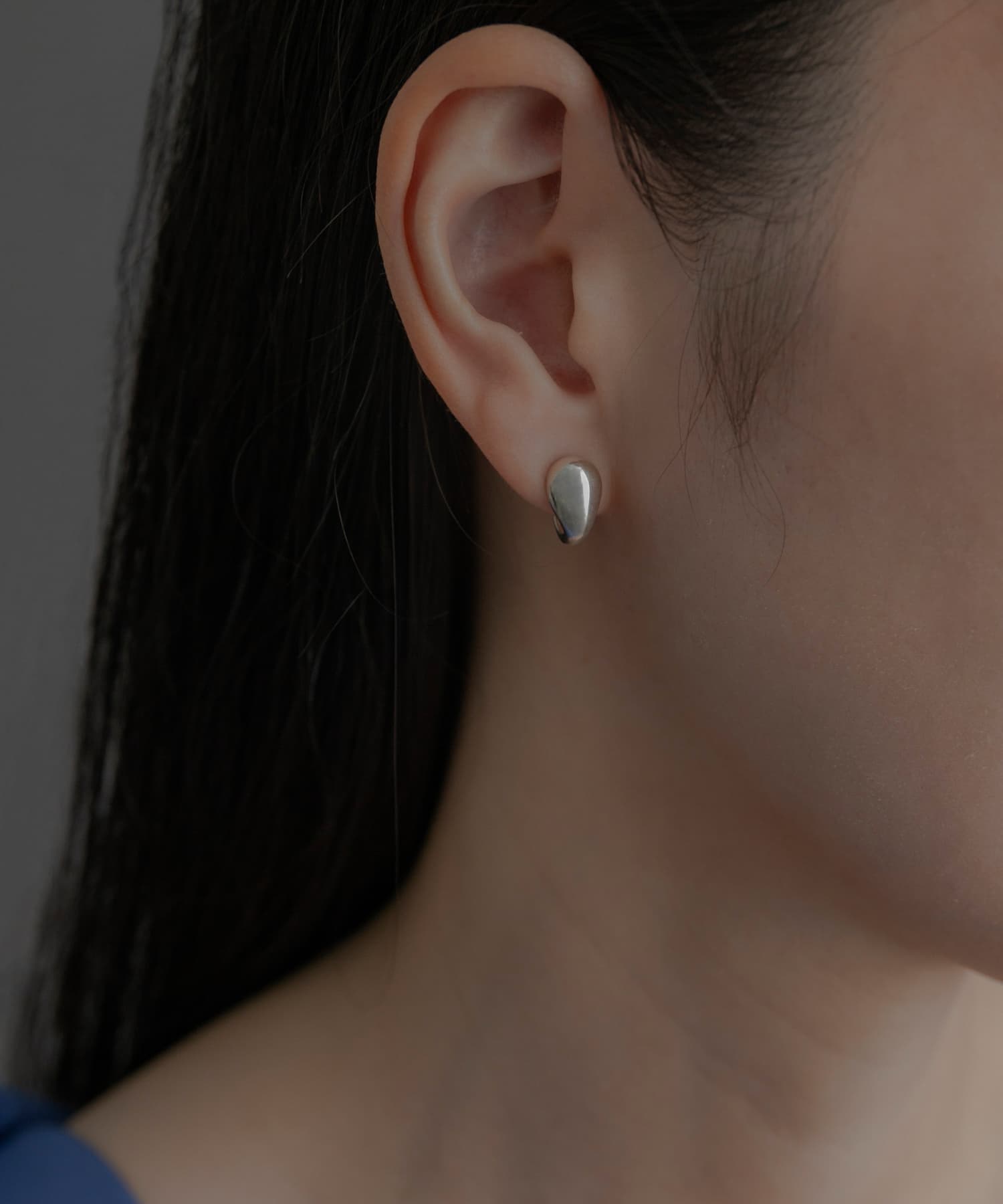 SMELLY so’　tiny earring SLV -