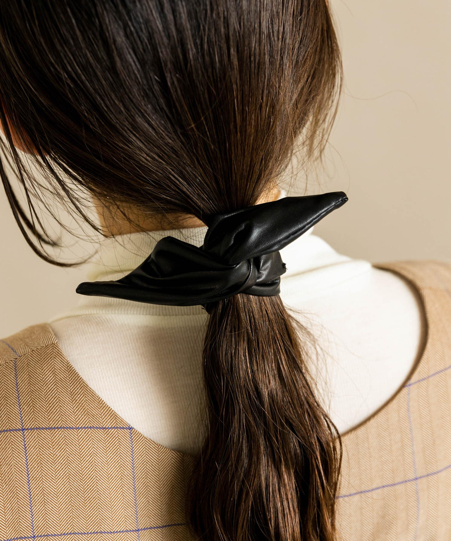 フェイクレザーグルグルヘアワイヤー BLK -