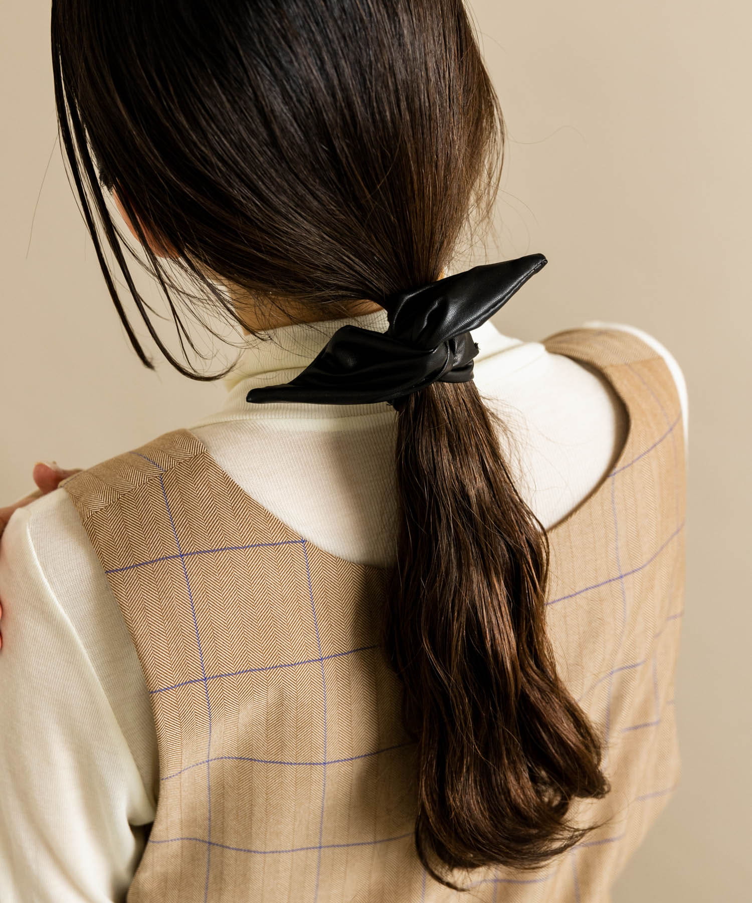 フェイクレザーグルグルヘアワイヤー BLK -