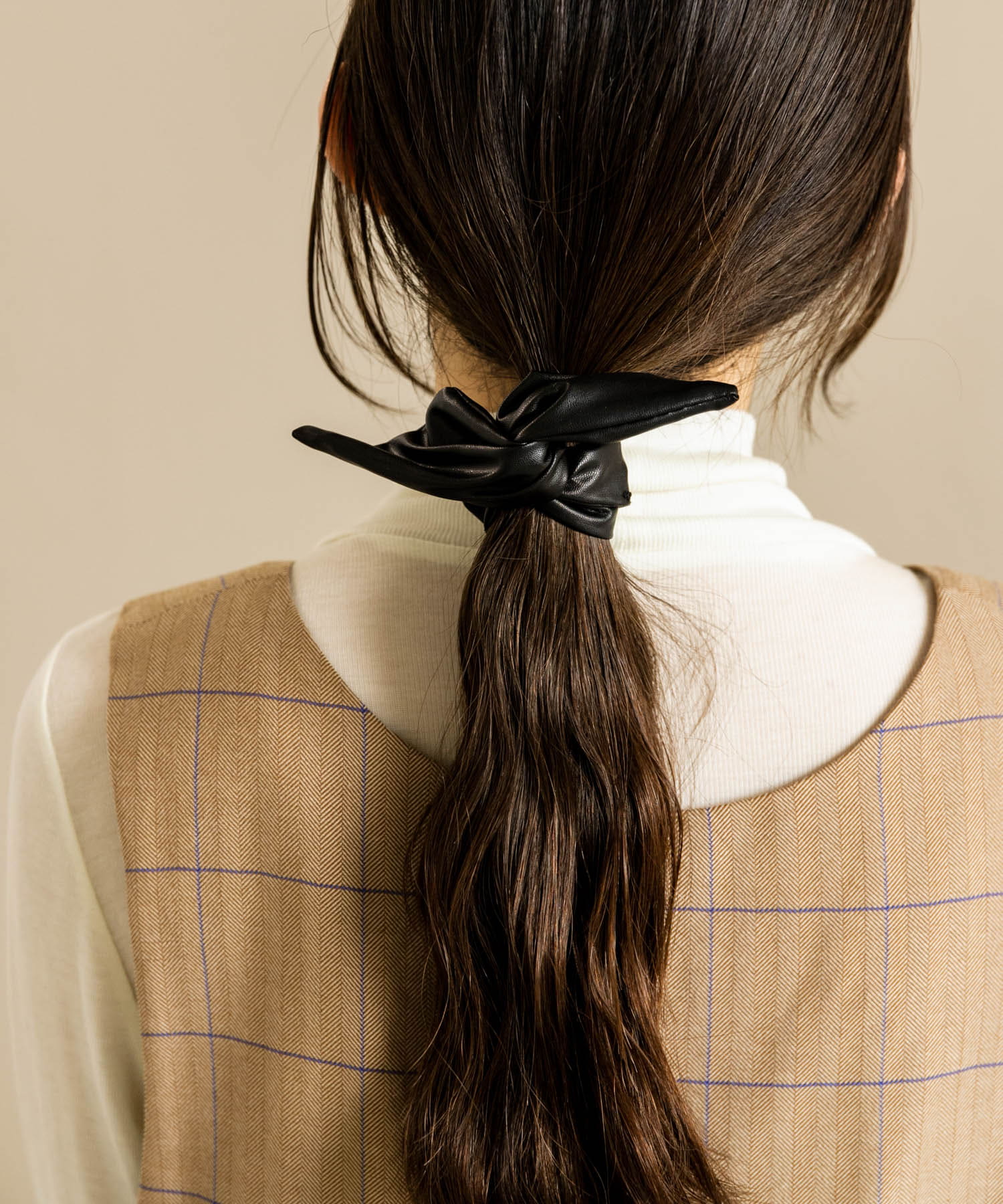 フェイクレザーグルグルヘアワイヤー BLK -