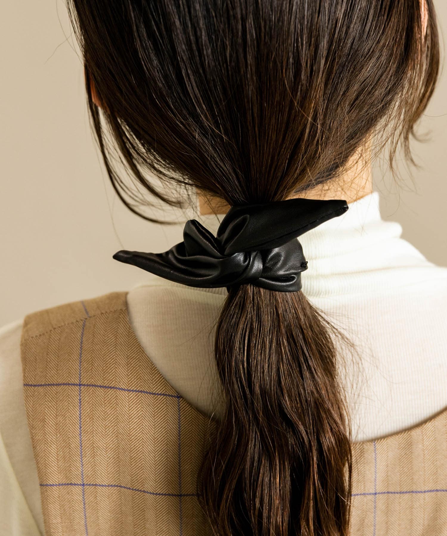 フェイクレザーグルグルヘアワイヤー BLK -