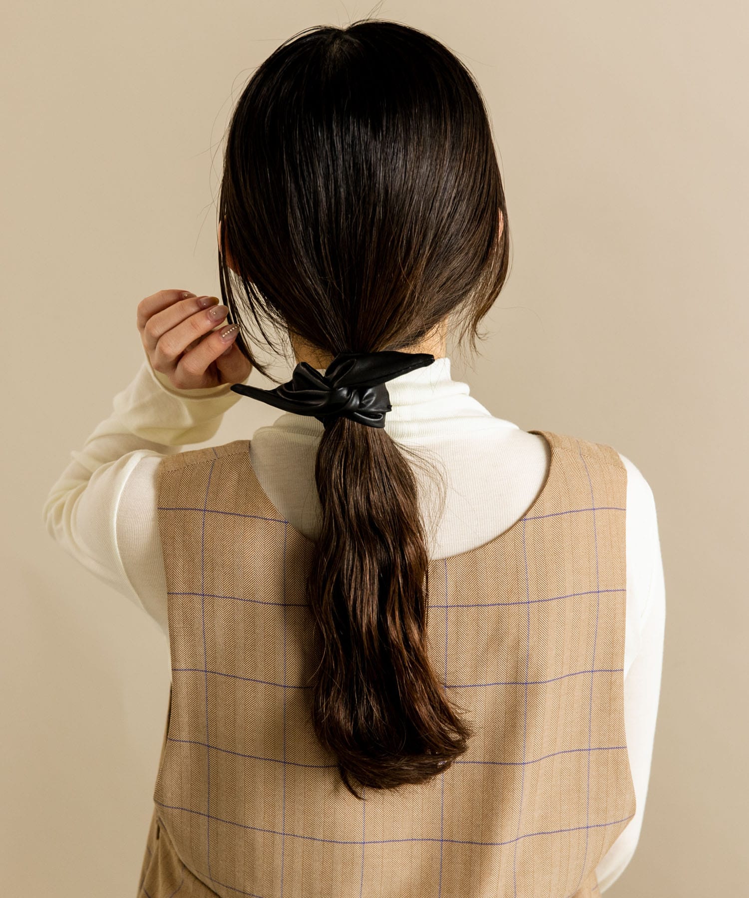 フェイクレザーグルグルヘアワイヤー BLK -