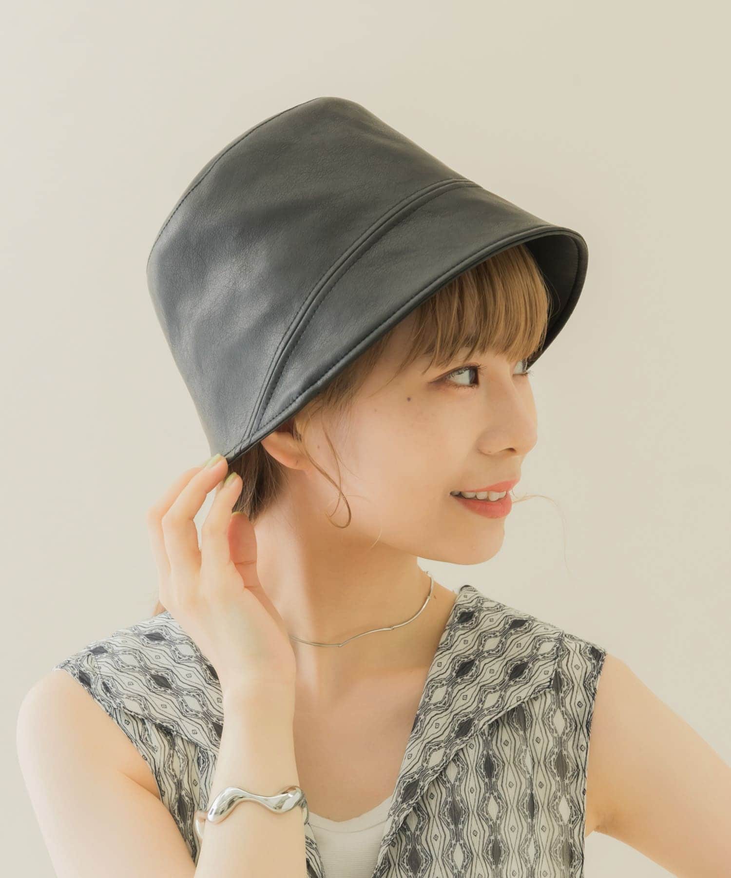 フロントラインフェイクレザーハット BLK -