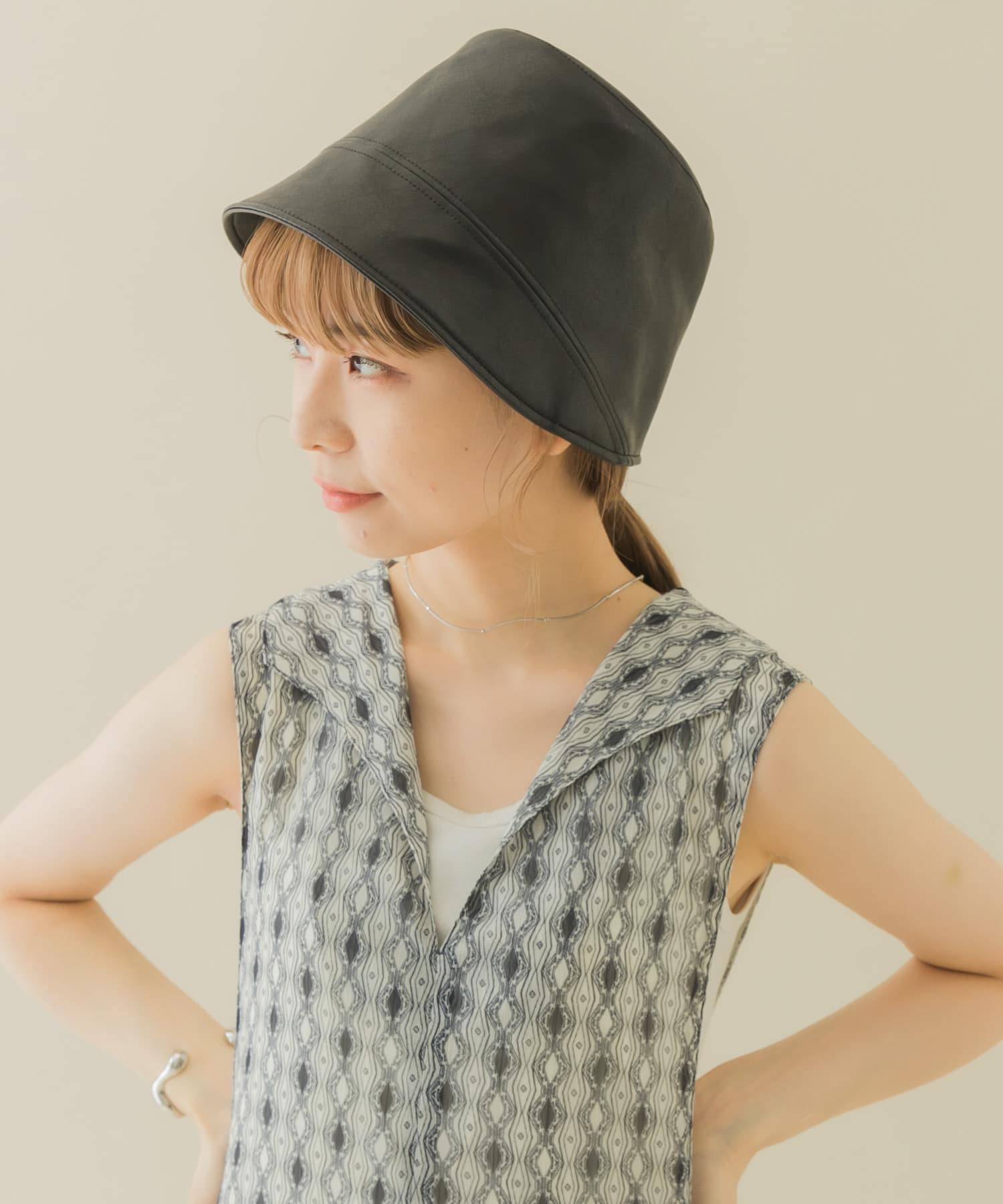 フロントラインフェイクレザーハット BLK -