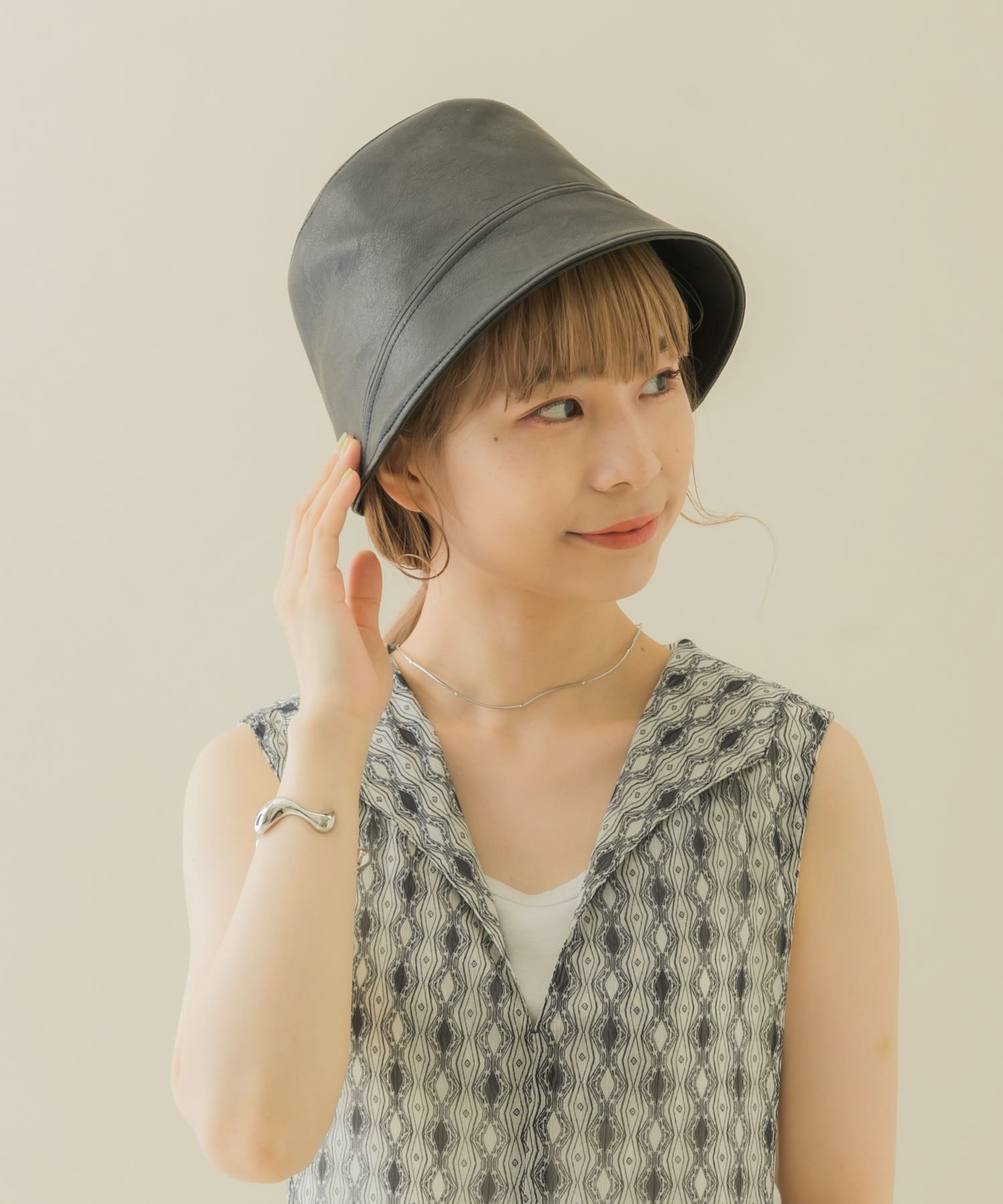 フロントラインフェイクレザーハット BLK -