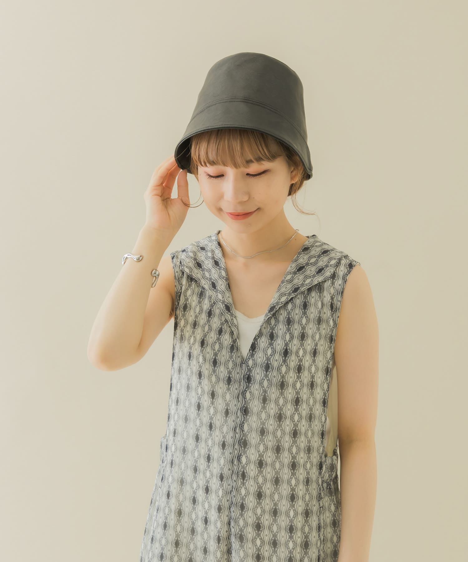 フロントラインフェイクレザーハット BLK -