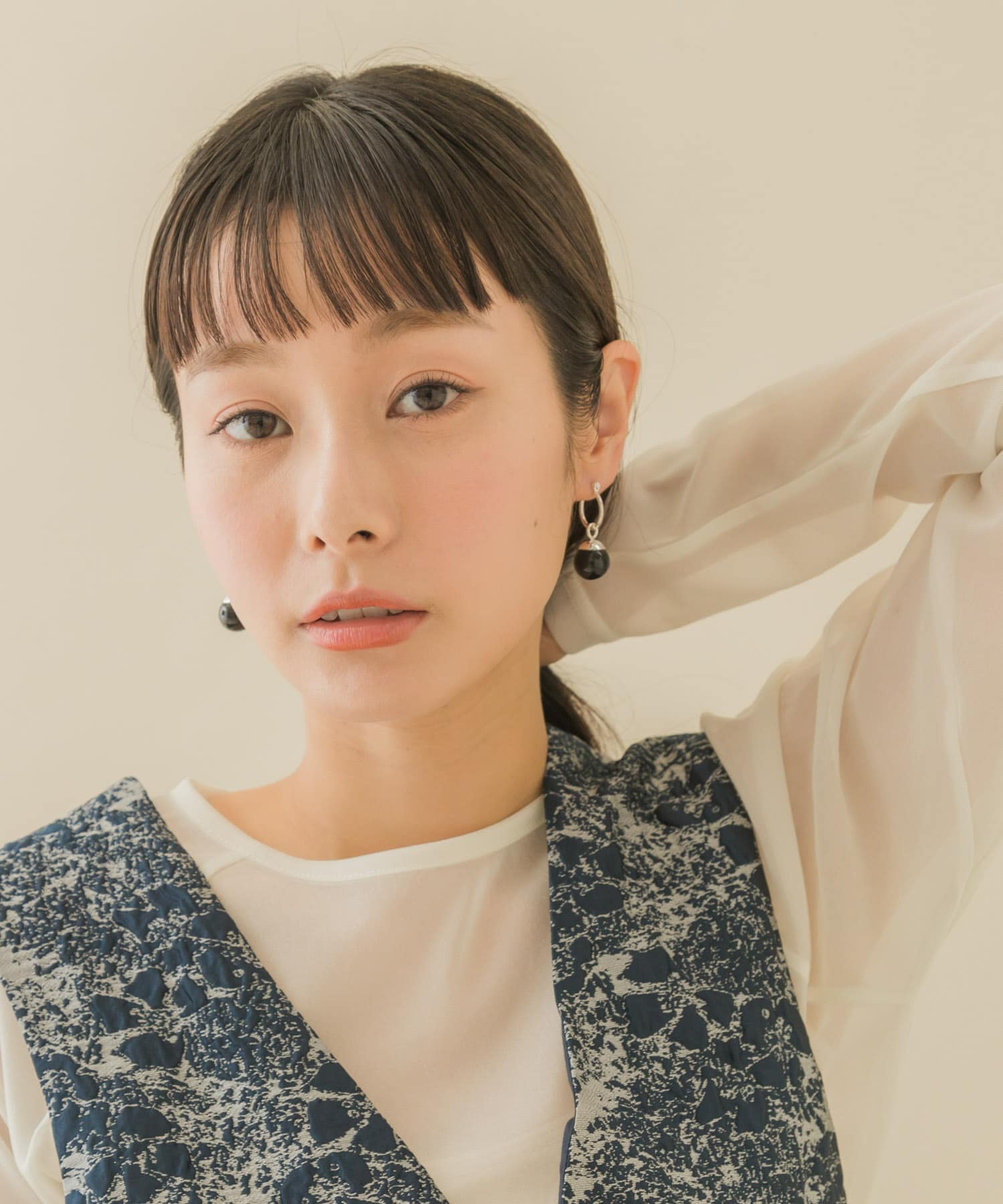 カラーボールドロップフープピアス SL/BK -