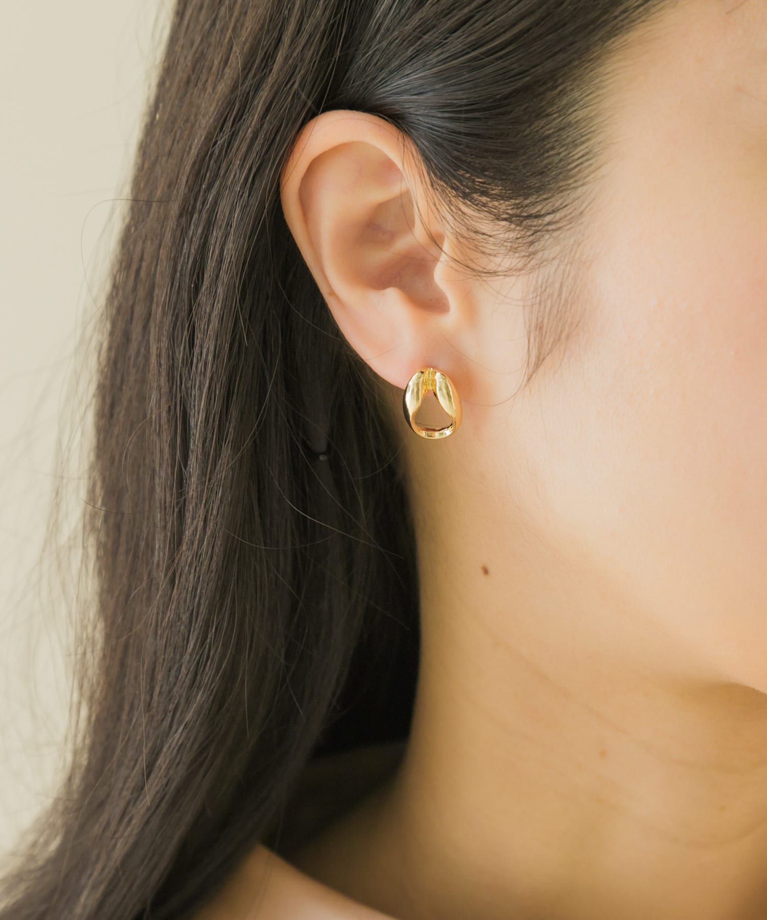 チェーン部分を取り外しての着用も可能です。