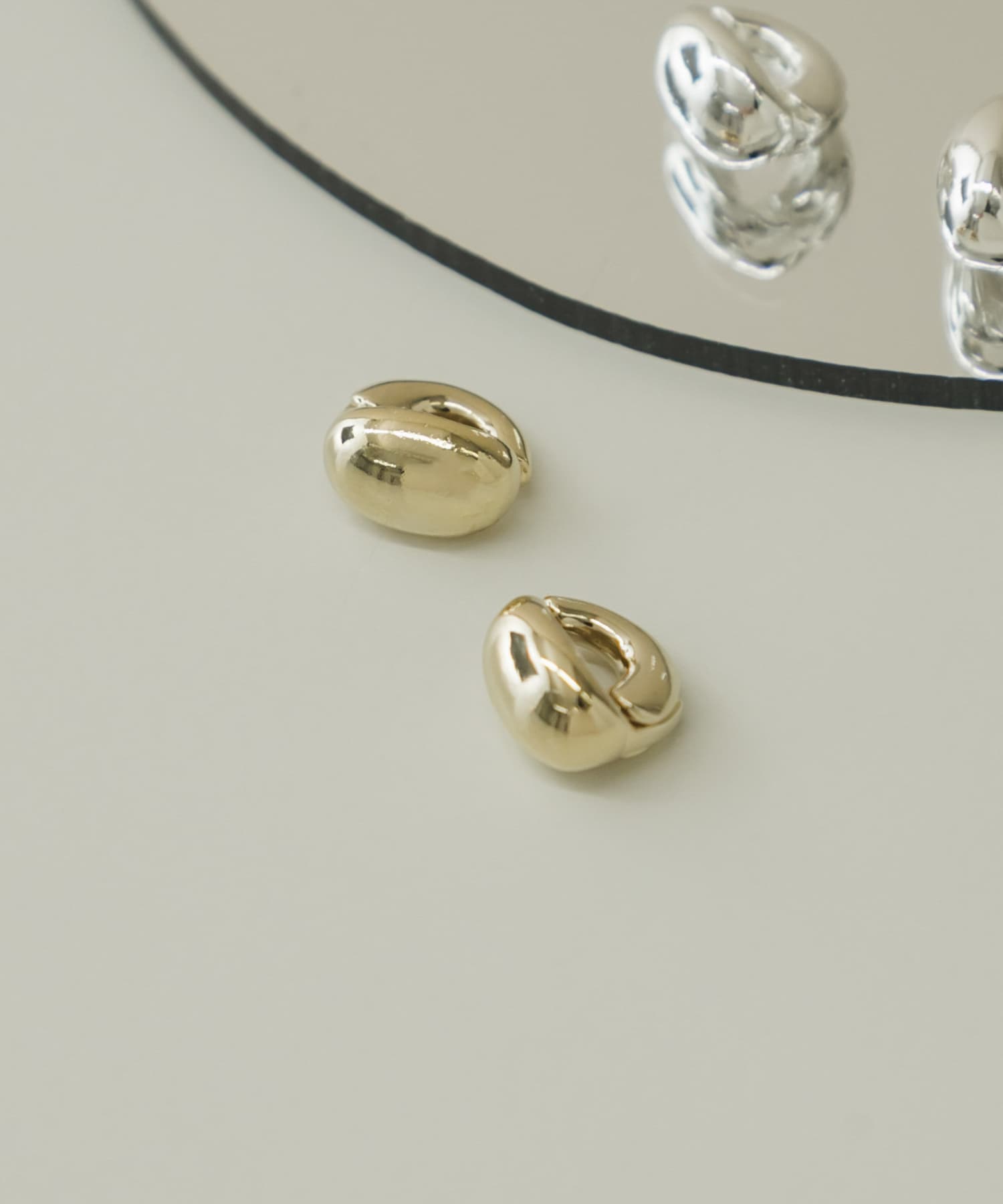 ミニメタルプックリイヤリング GLD -