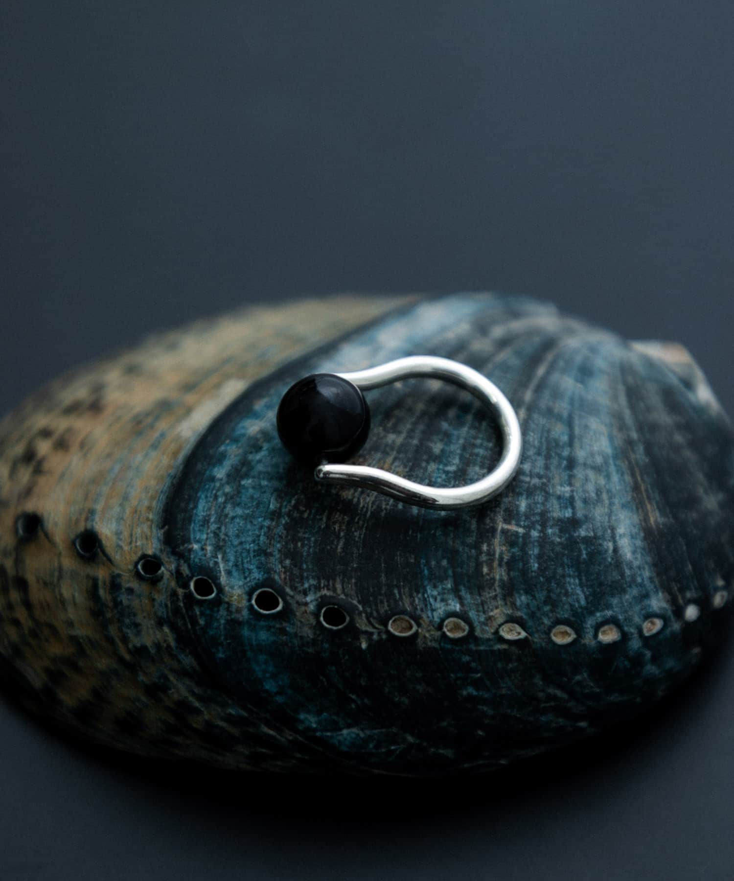SMELLY so’　onyx sphere ring