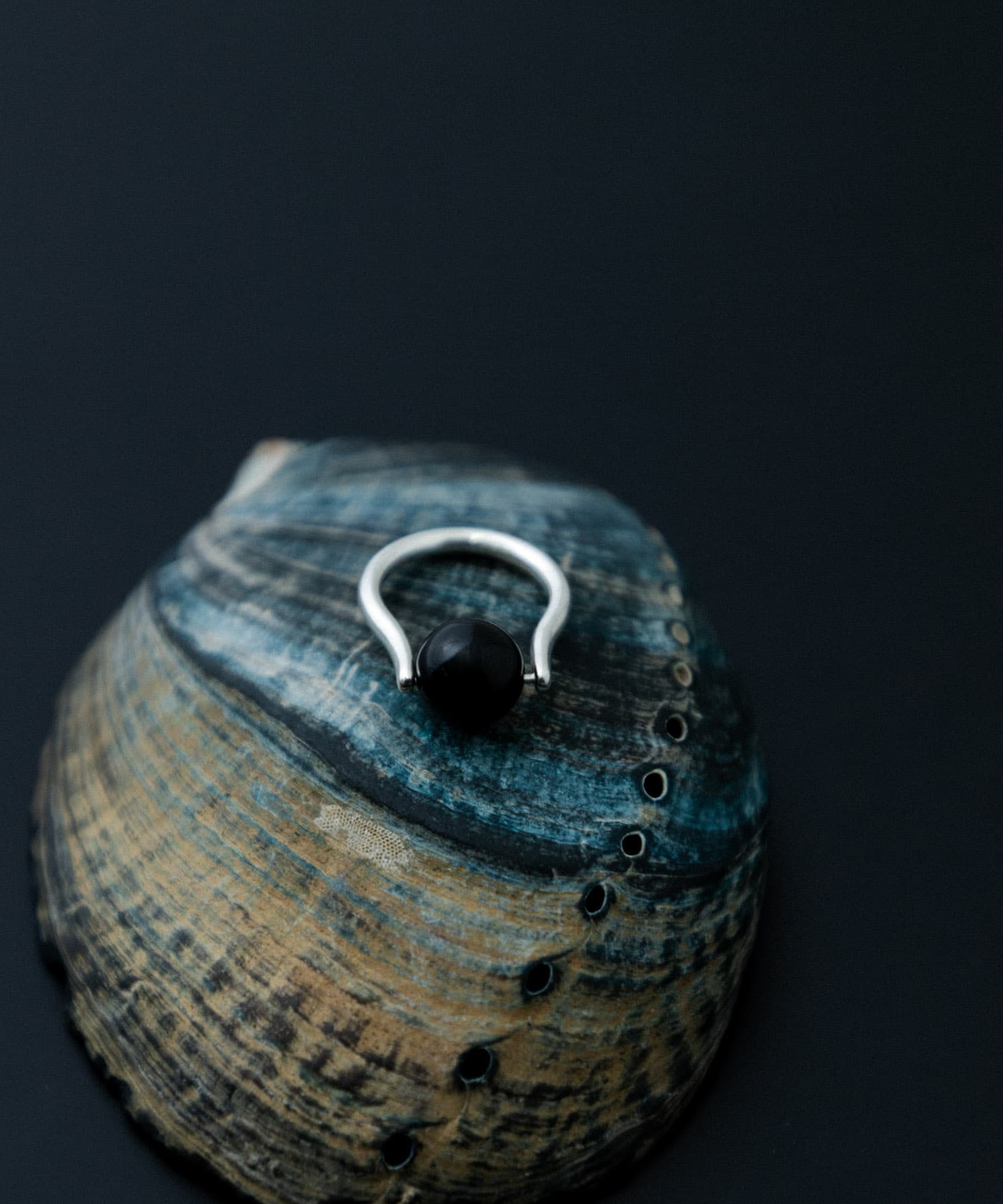 SMELLY so’　onyx sphere ring SL/BK 11