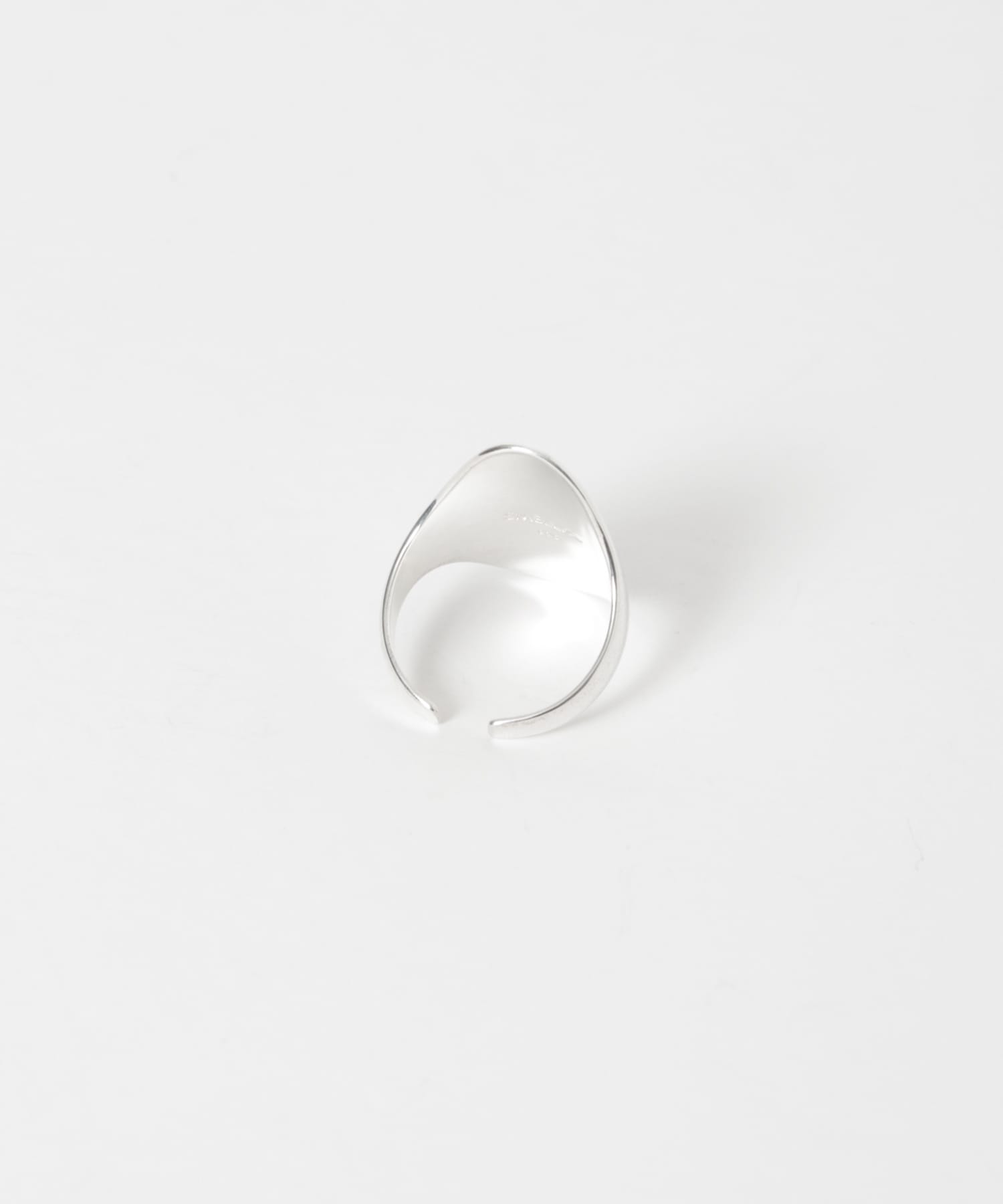 SMELLY so’　platy curve ring SLV -