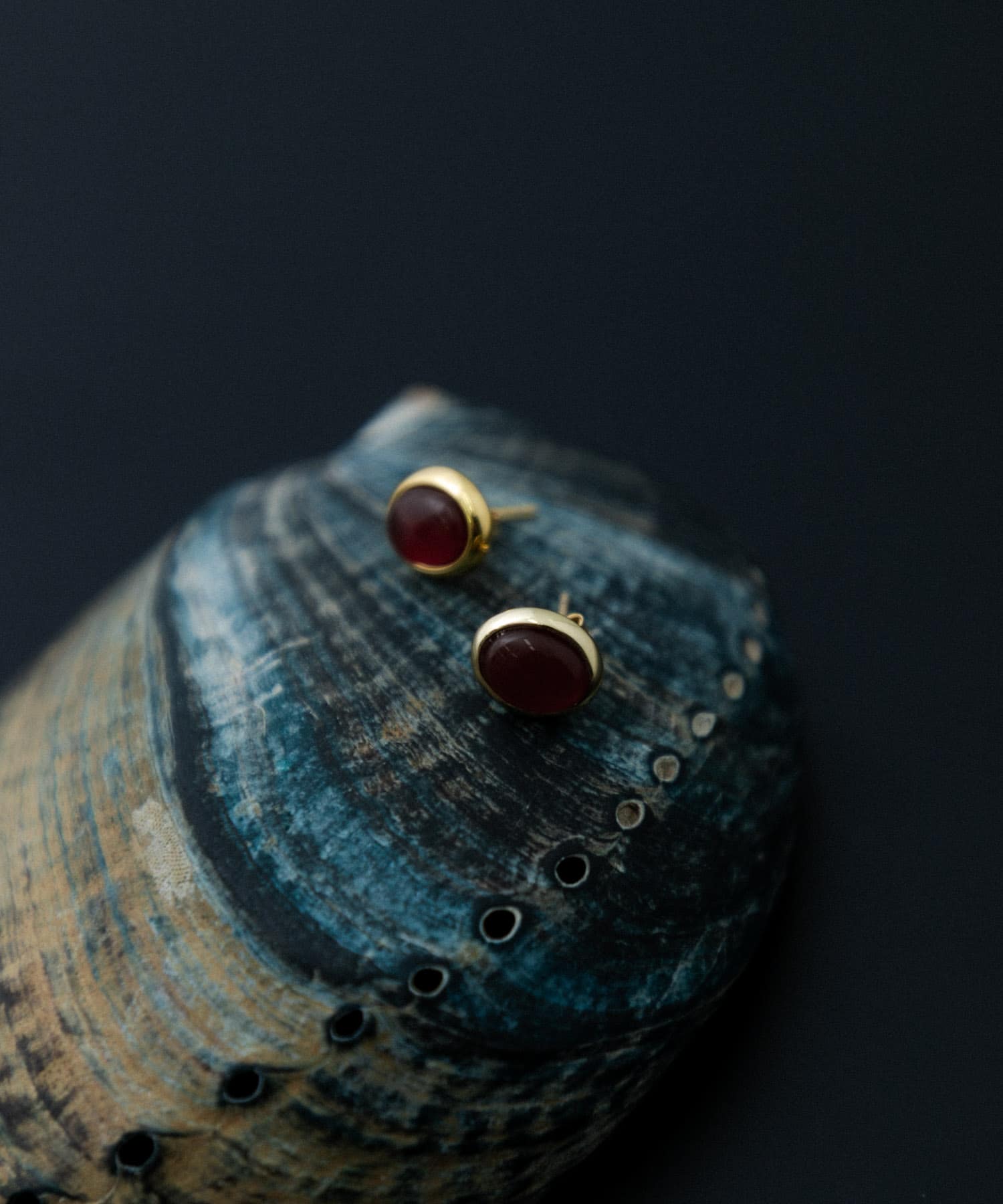 SMELLY so’　carnelian oval pierce GD/RE -