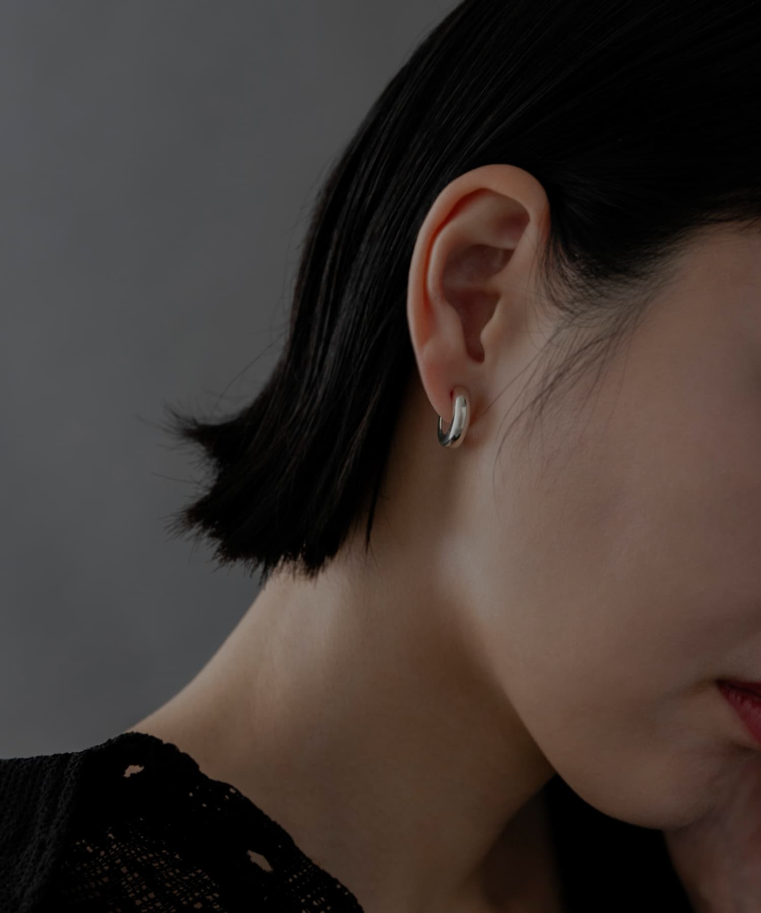 SMELLY so’　wide hoop earring