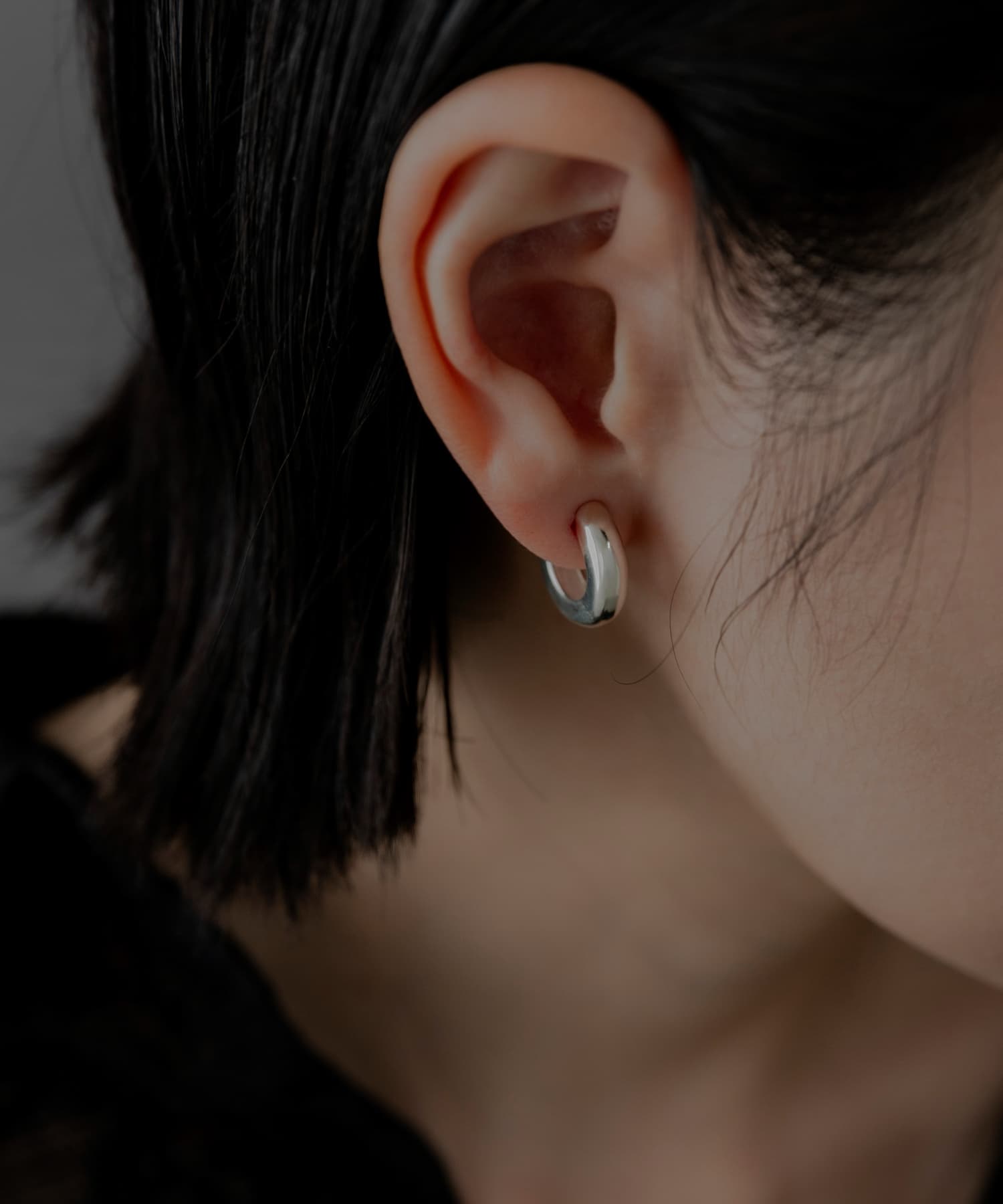 SMELLY so’　wide hoop earring SLV -