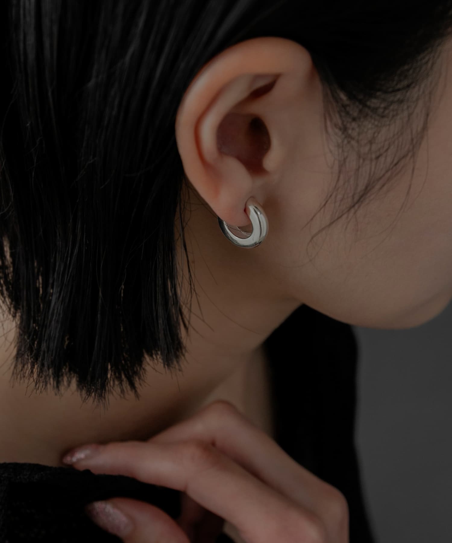 SMELLY so’　wide hoop earring SLV -