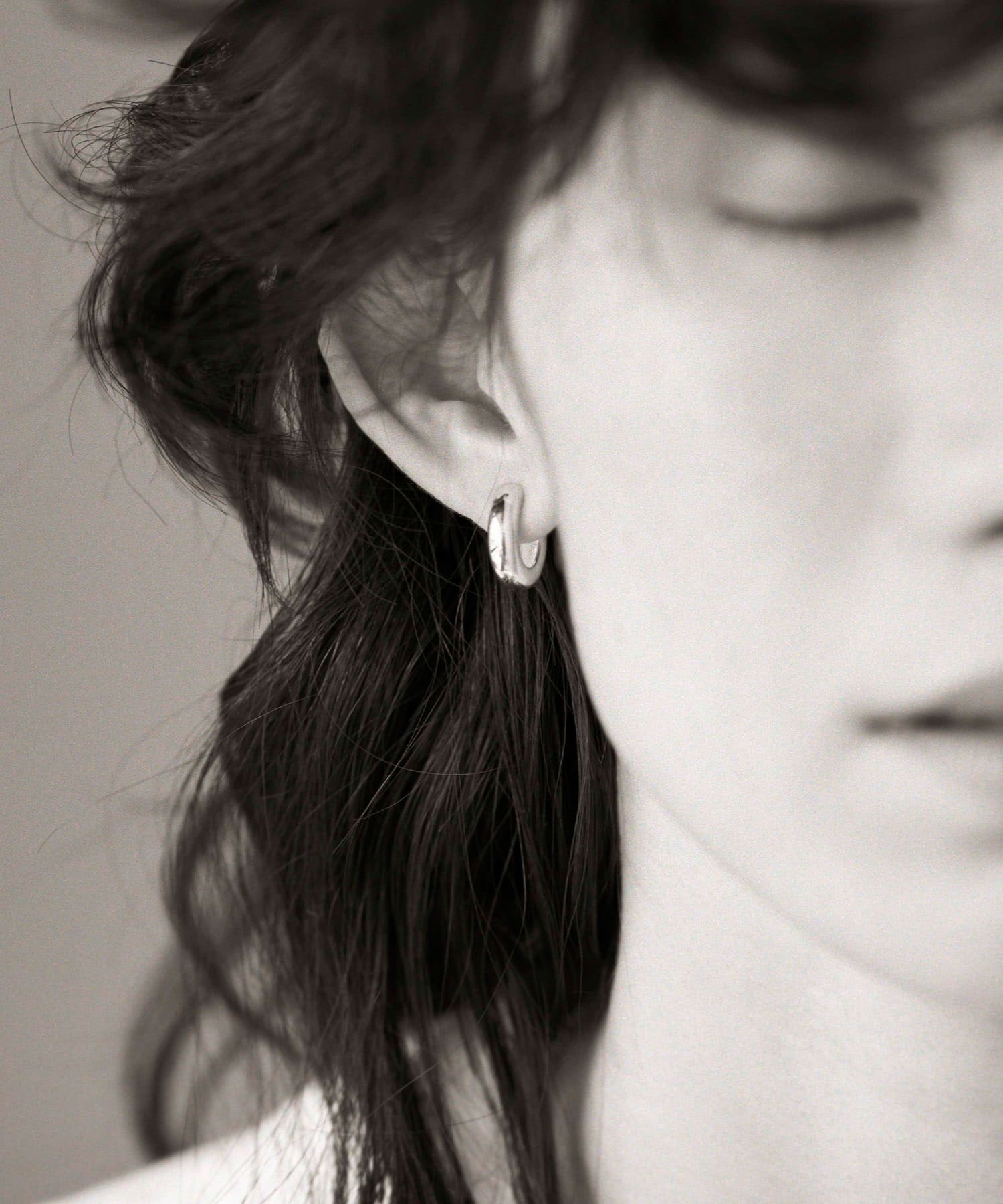 SMELLY so’　wide hoop earring SLV -
