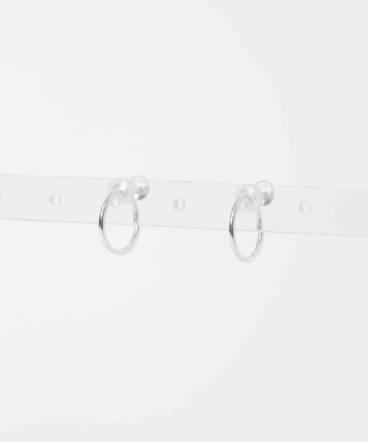 SMELLY so’　thin hoop earring SLV -