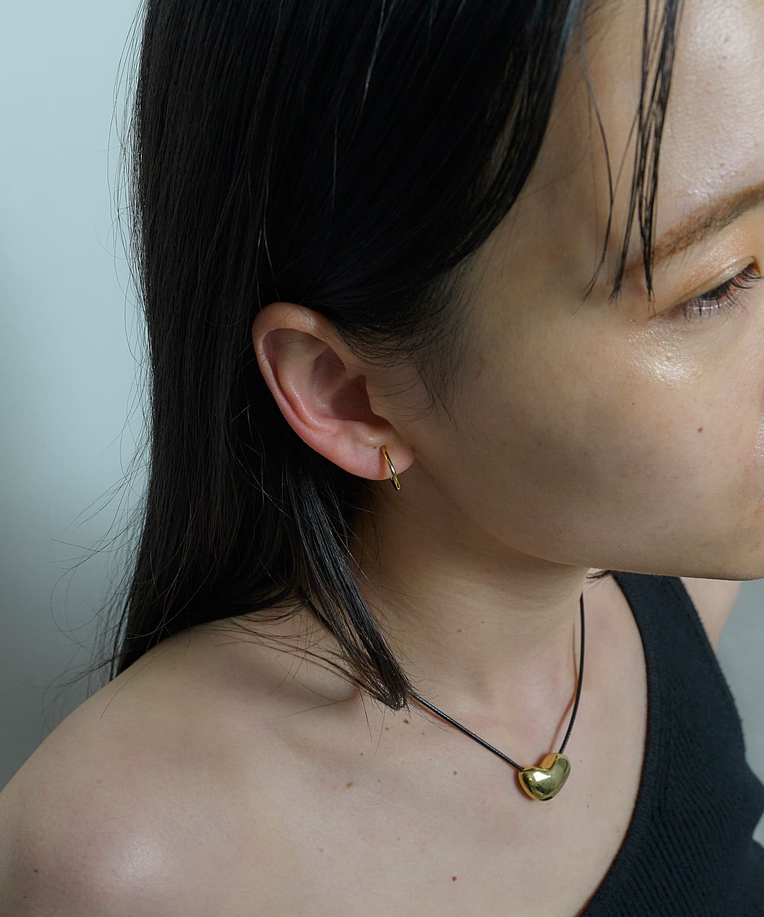 SMELLY so’　thin hoop earring GLD -