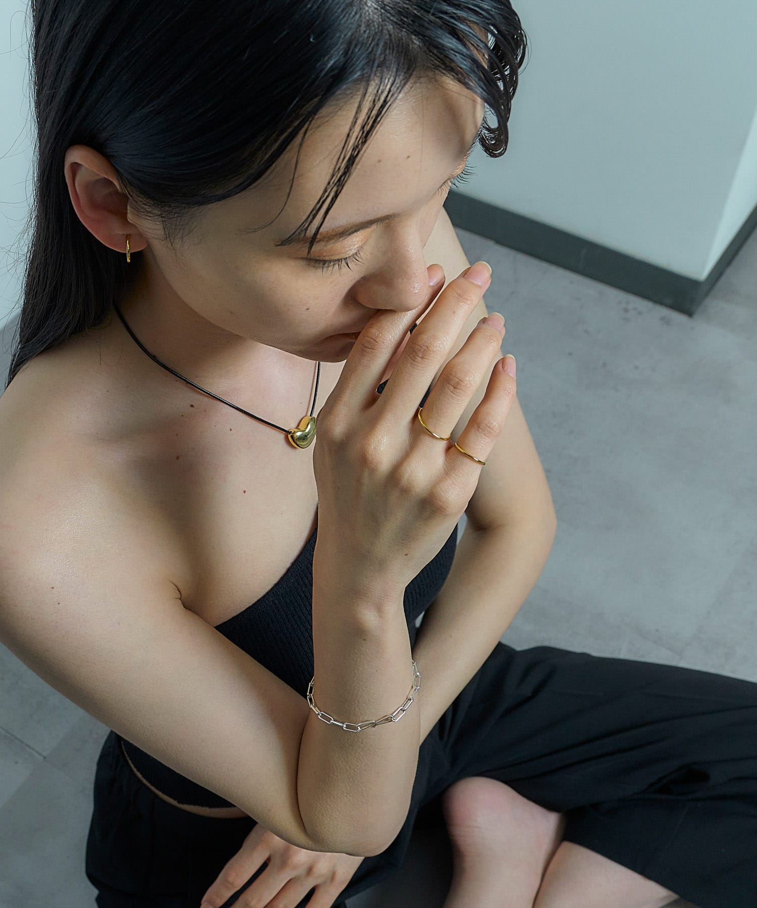 SMELLY so’　thin hoop earring GLD -