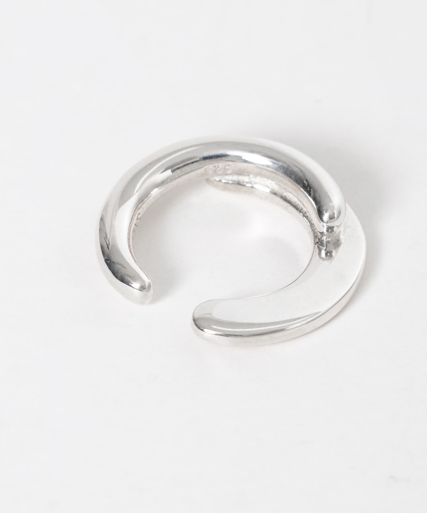 SMELLY so’　overlap circle earcuff SLV -