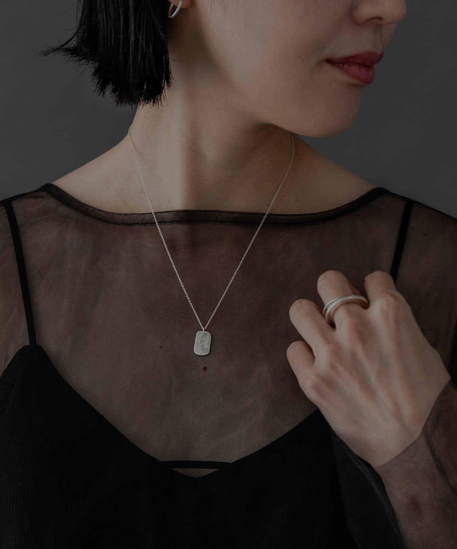 SMELLY so’　rectangle plate necklace SLV -