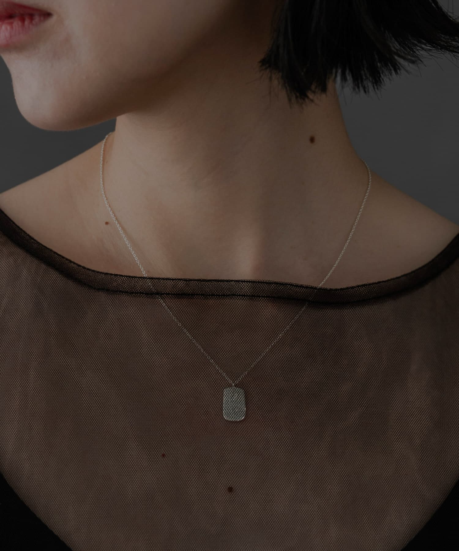 SMELLY so’　rectangle plate necklace SLV -