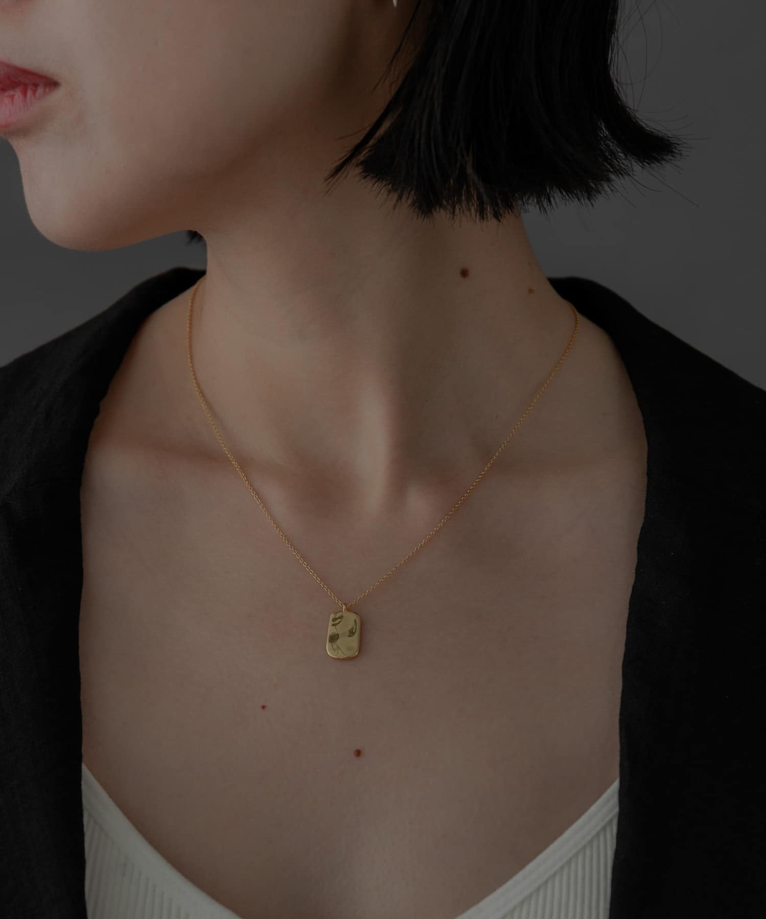 SMELLY so’　rectangle plate necklace GLD -