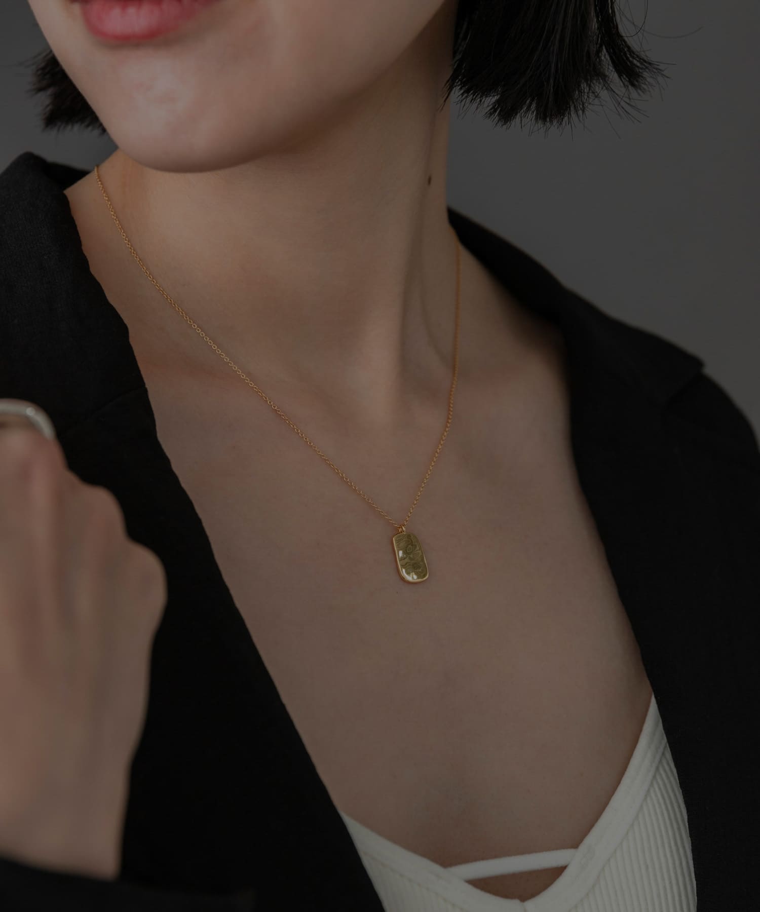 SMELLY so’　rectangle plate necklace GLD -