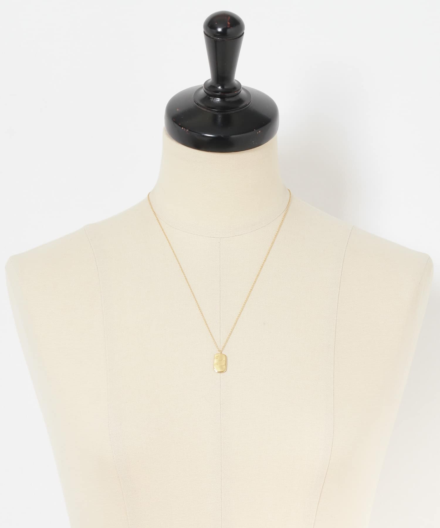 SMELLY so’　rectangle plate necklace GLD -