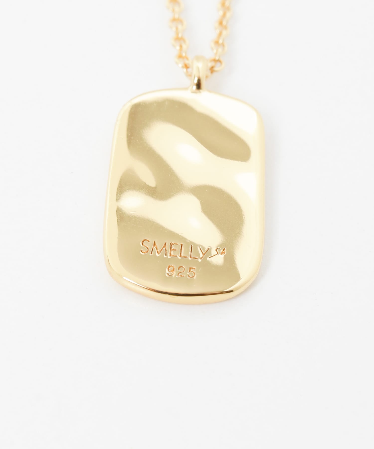 SMELLY so’　rectangle plate necklace GLD -