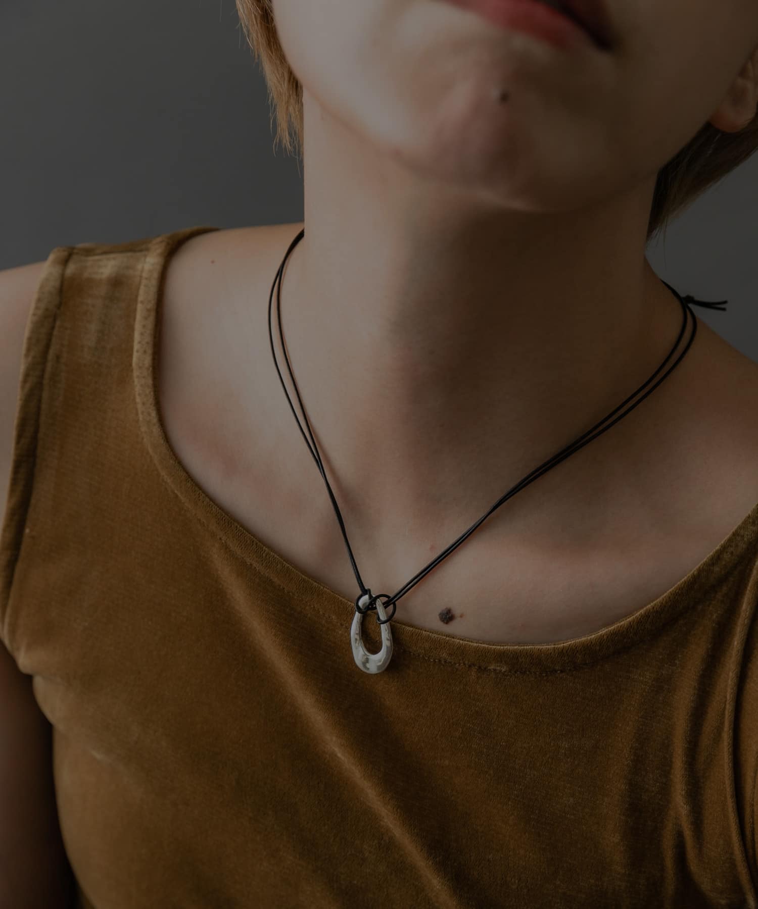 SMELLY so’　oval plate cord necklace SLV -