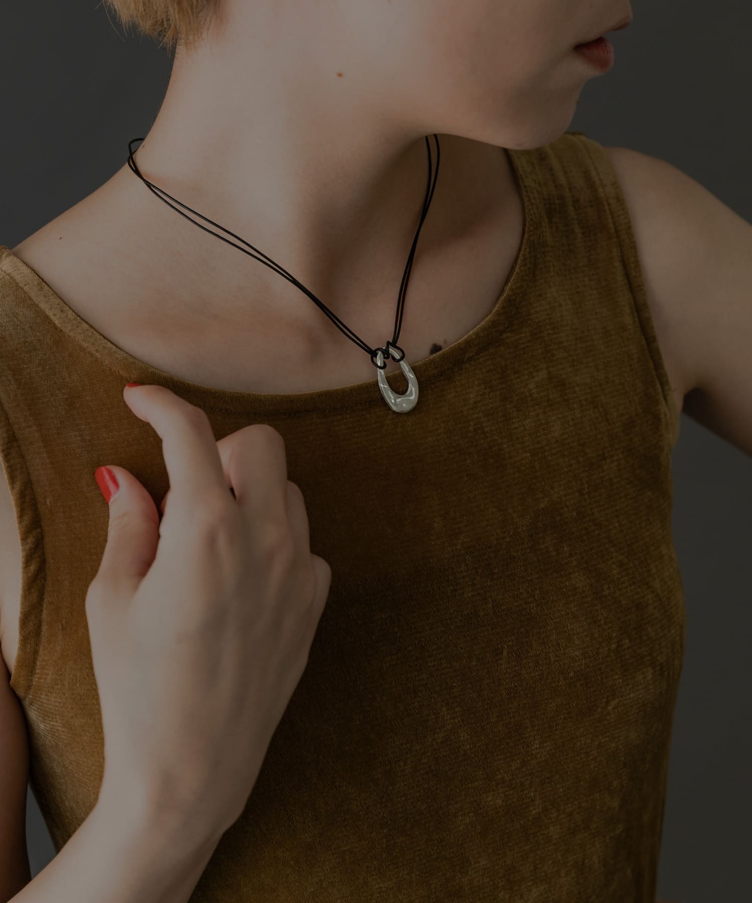 SMELLY so’　oval plate cord necklace SLV -