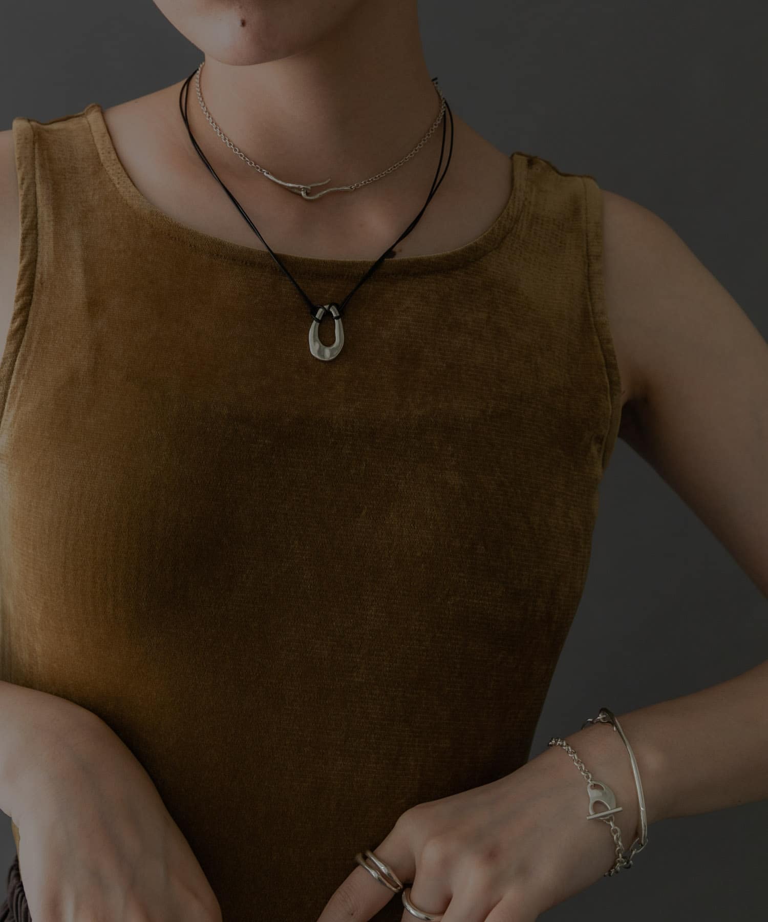 SMELLY so’　oval plate cord necklace SLV -