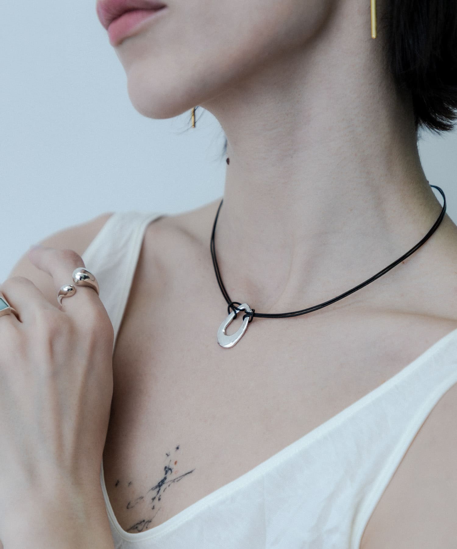 SMELLY so’　oval plate cord necklace SLV -