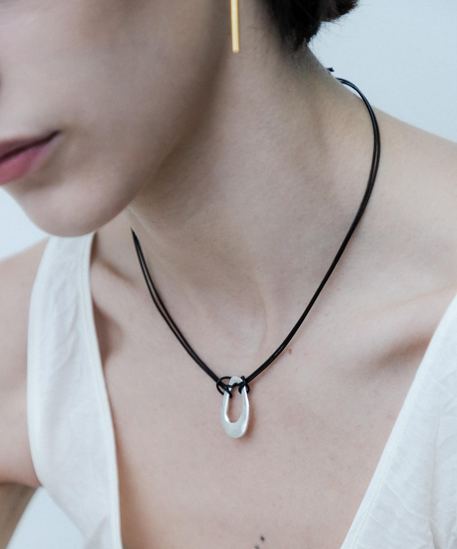 SMELLY so’　oval plate cord necklace SLV -