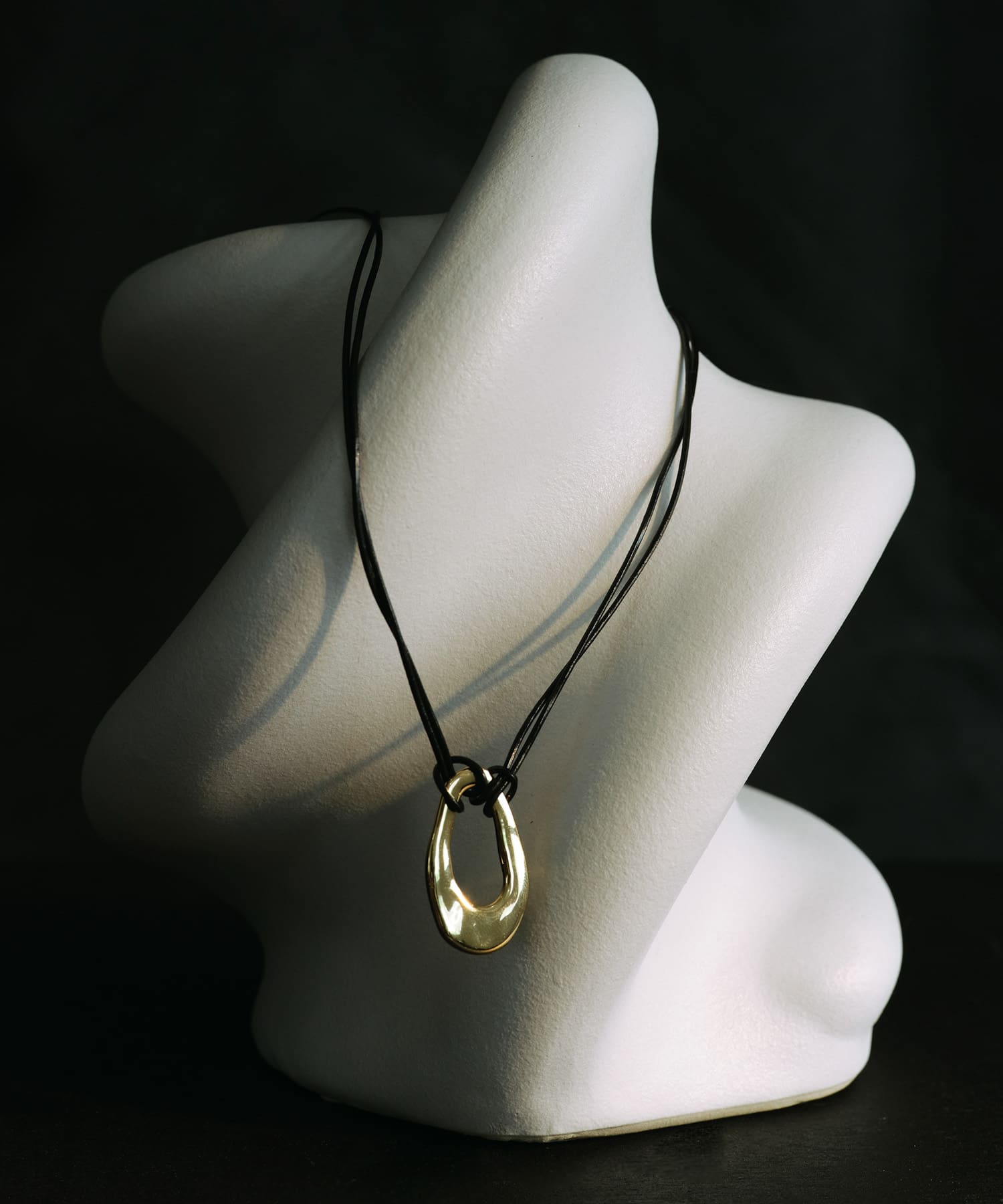 SMELLY so' oval plate cord necklace(- GLD): アクセサリー｜URBAN