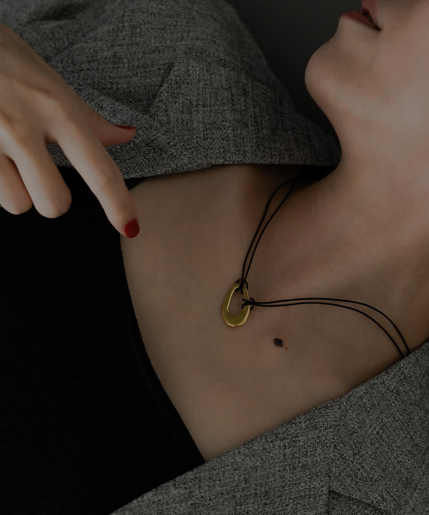 SMELLY so’　oval plate cord necklace GLD -