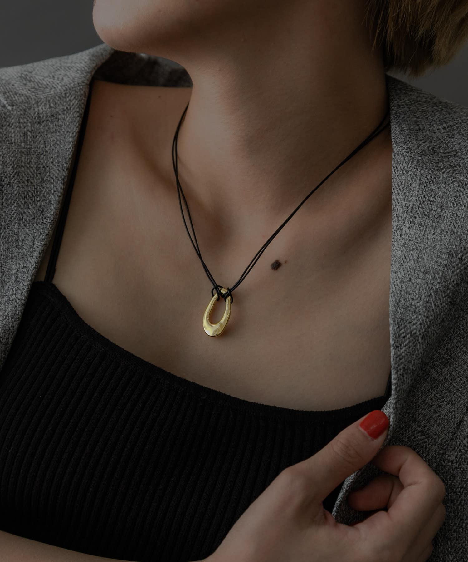 SMELLY so’　oval plate cord necklace GLD -