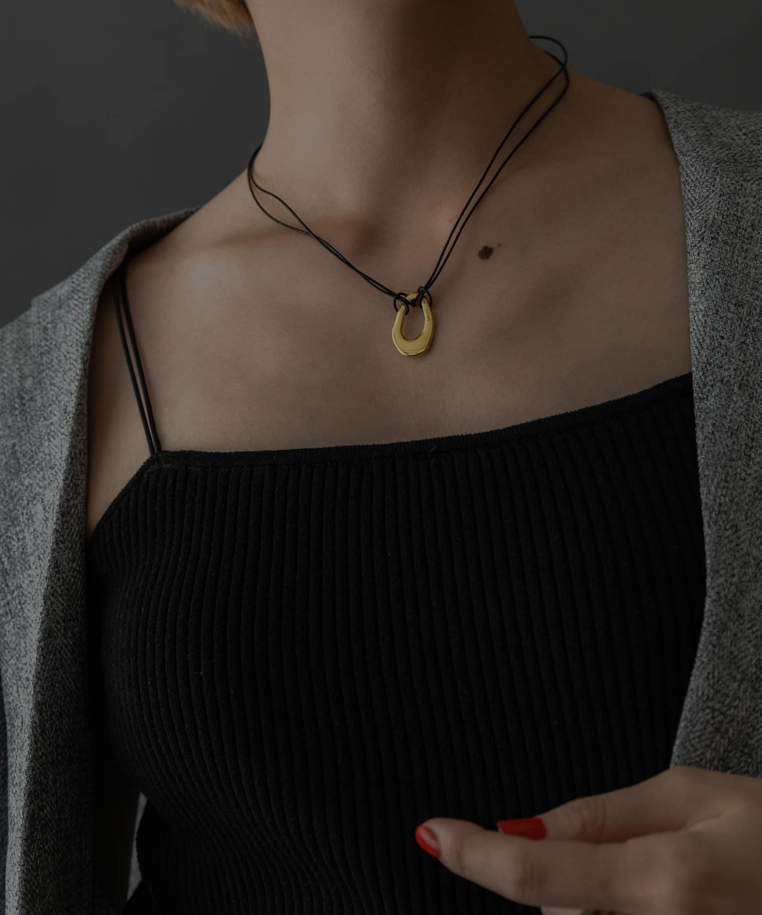 SMELLY so’　oval plate cord necklace GLD -