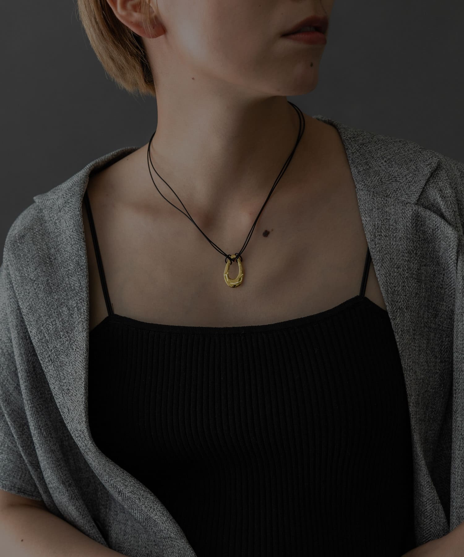 SMELLY so’　oval plate cord necklace GLD -