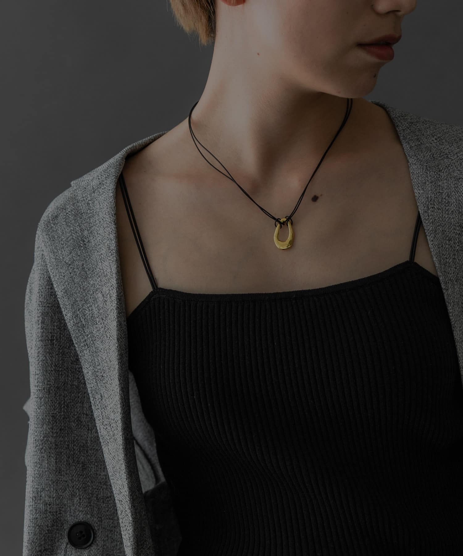 SMELLY so’　oval plate cord necklace GLD -