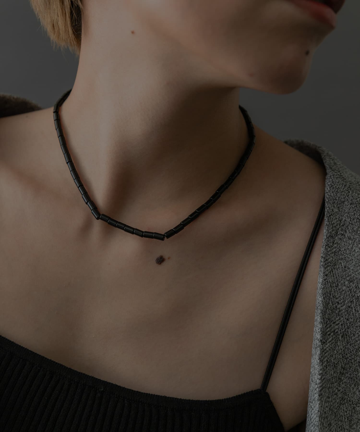 SMELLY so’　onyx mantel necklace BLK -