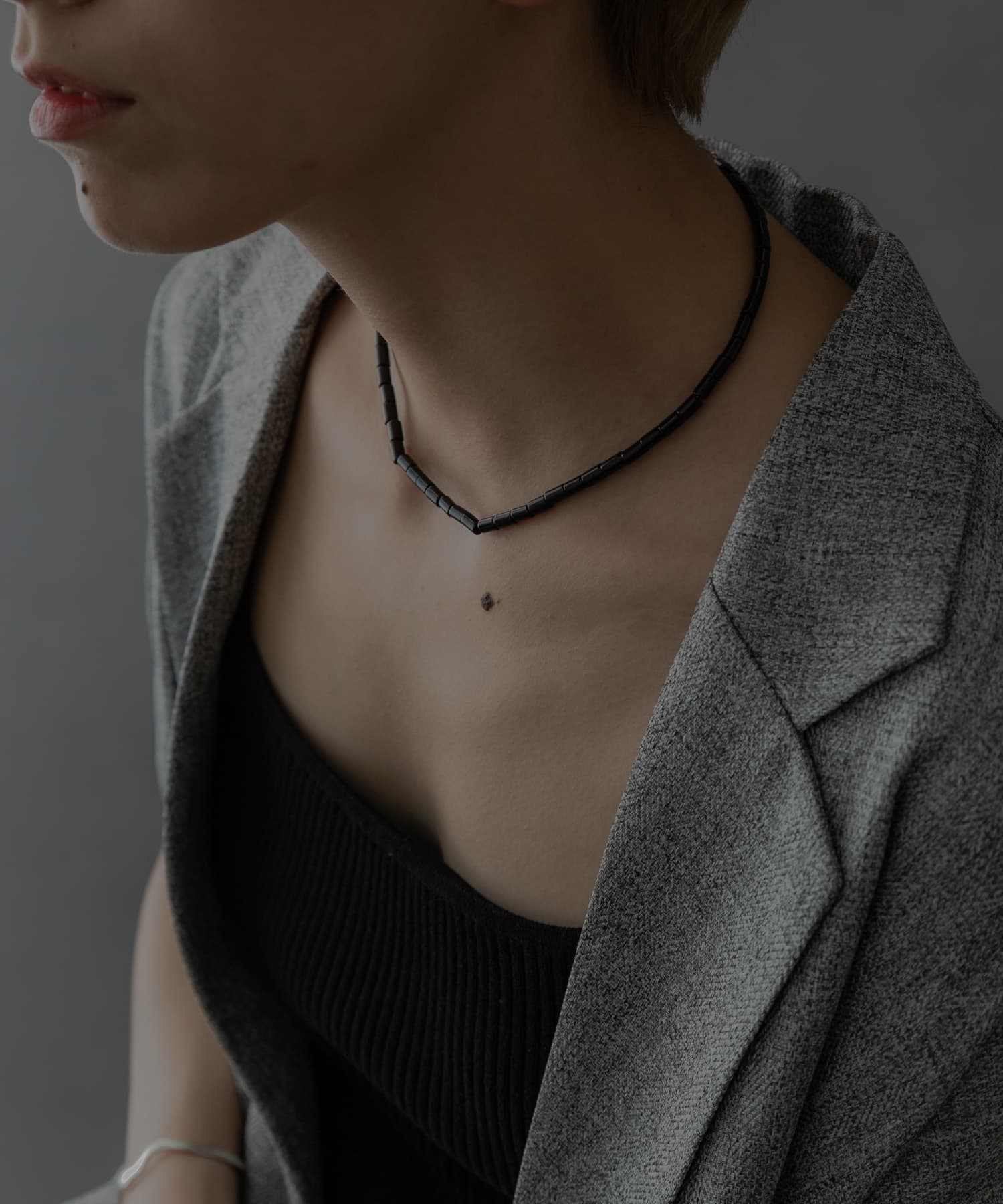 SMELLY so’　onyx mantel necklace BLK -