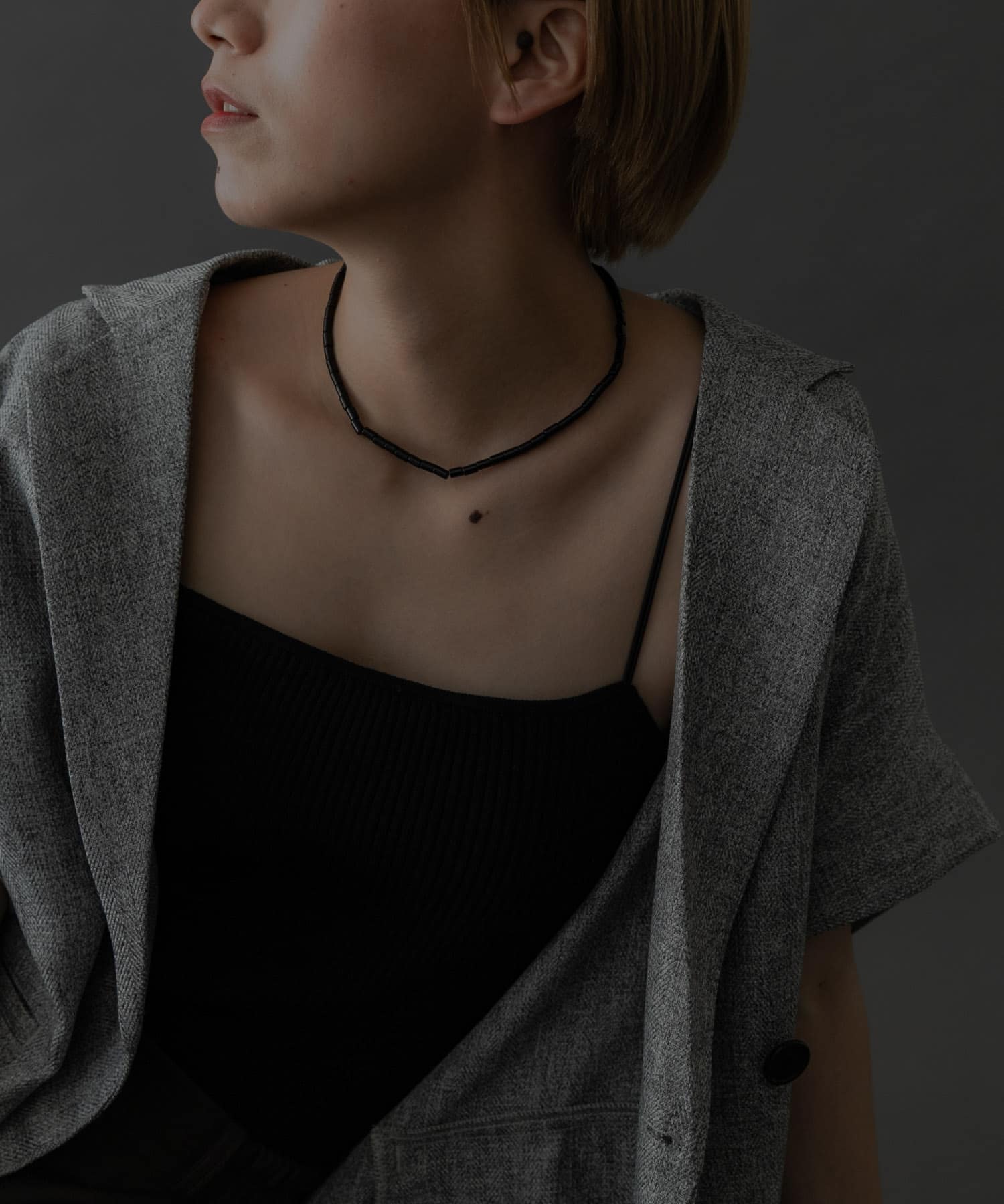 SMELLY so’　onyx mantel necklace BLK -