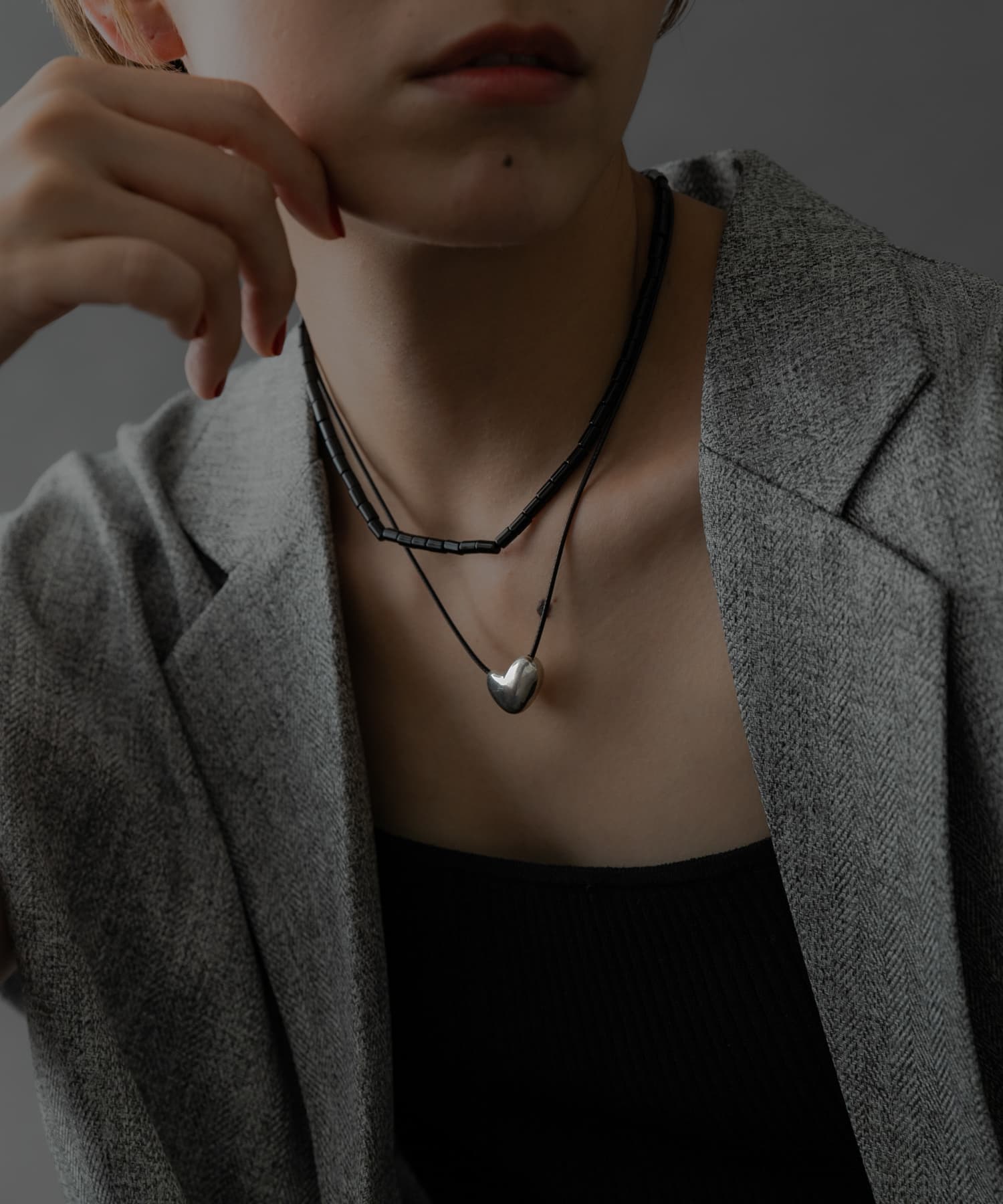 SMELLY so’　onyx mantel necklace BLK -