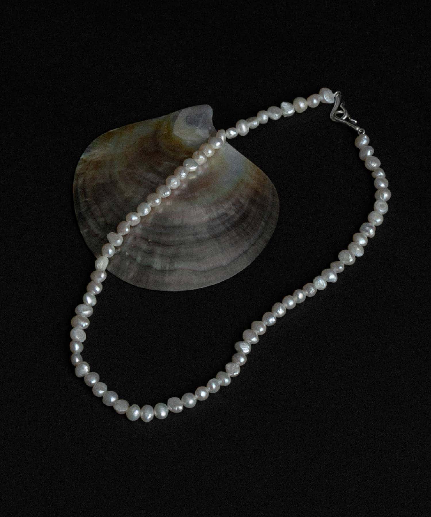 SMELLY so’　pearl hook necklace